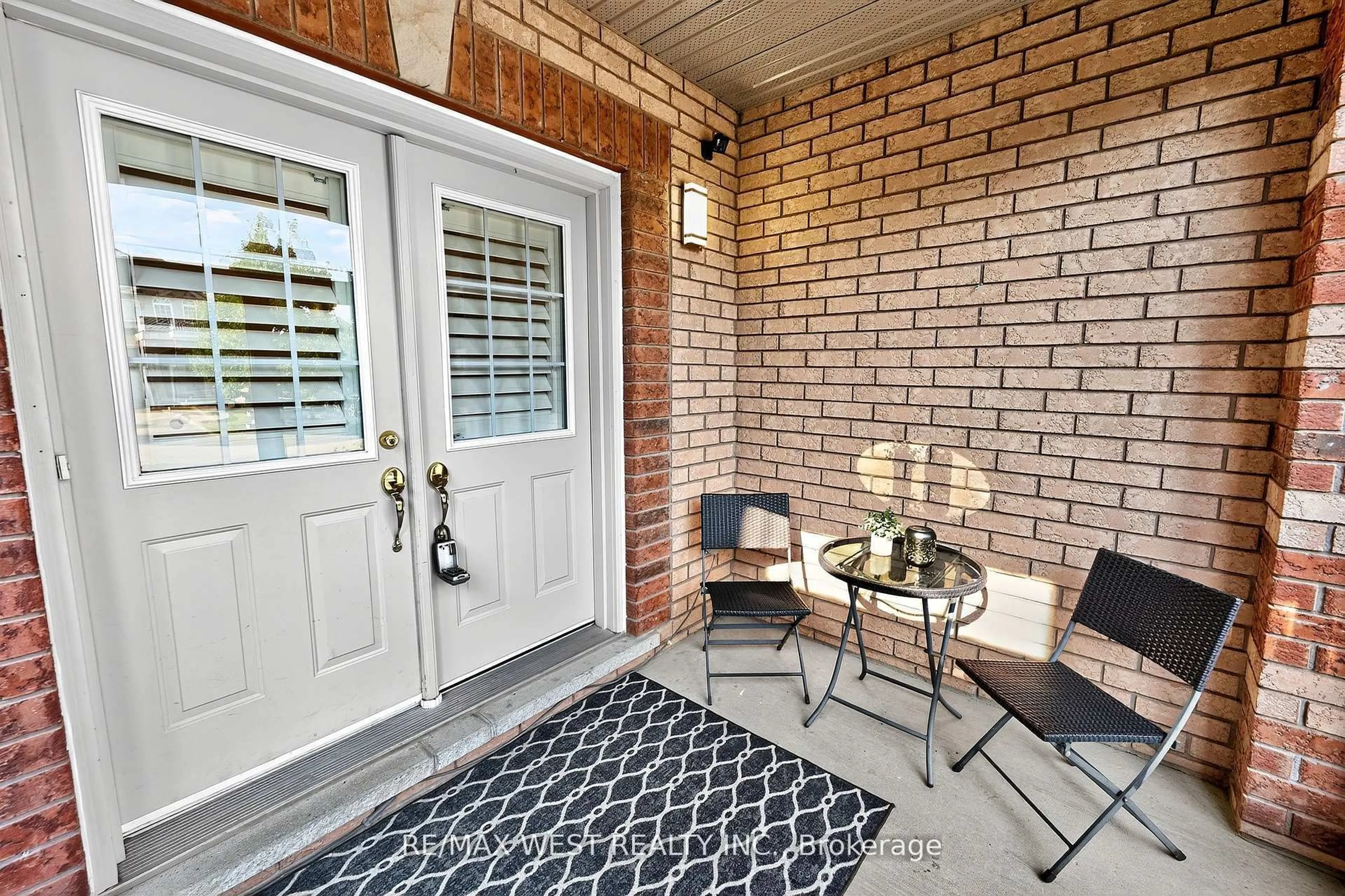 Indoor entryway for 26 Highland Terr, Bradford West Gwillimbury Ontario L3Z 3E8