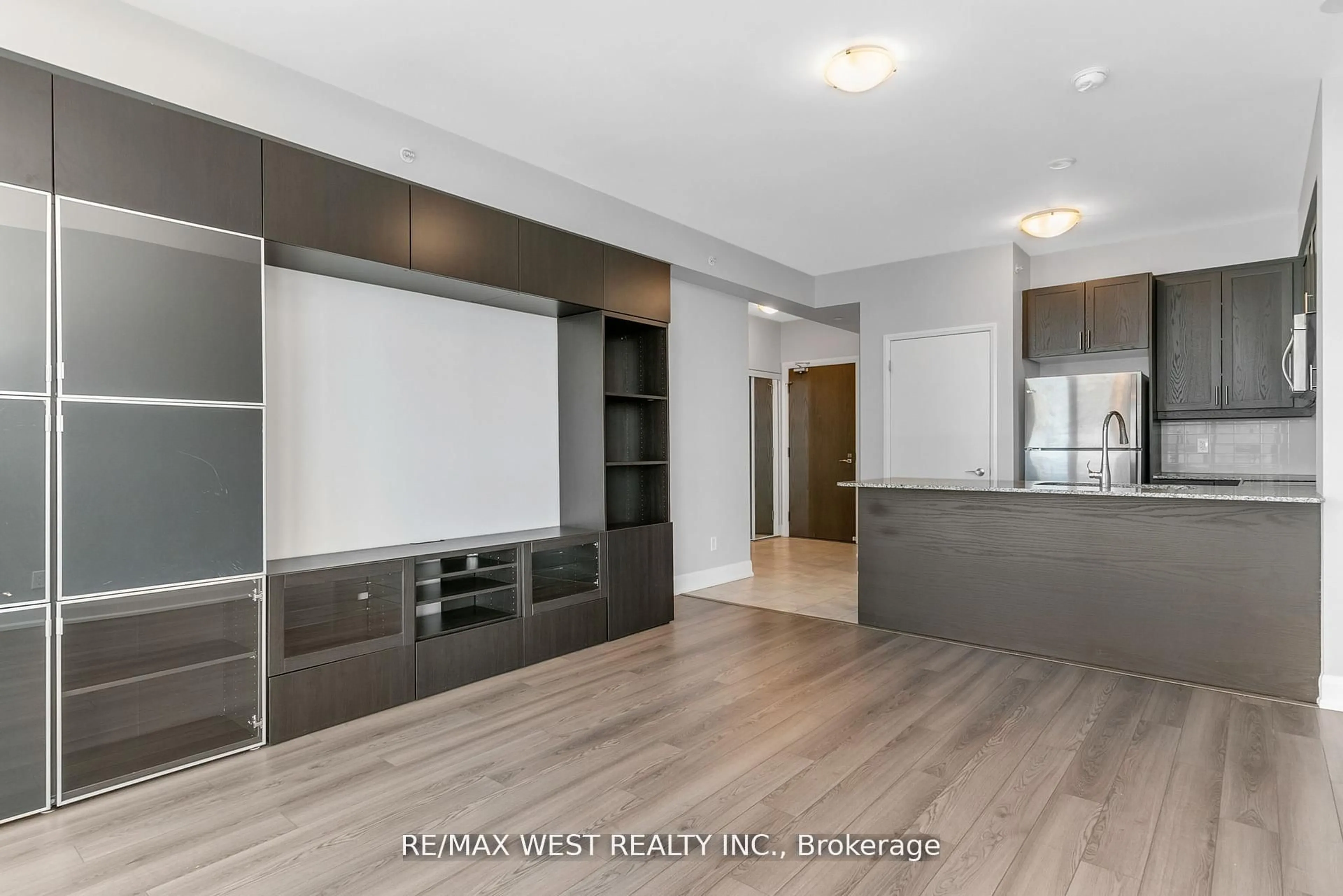 Open concept kitchen, wood/laminate floor for 2910 Highway 7 #2605, Vaughan Ontario L4K 0H8