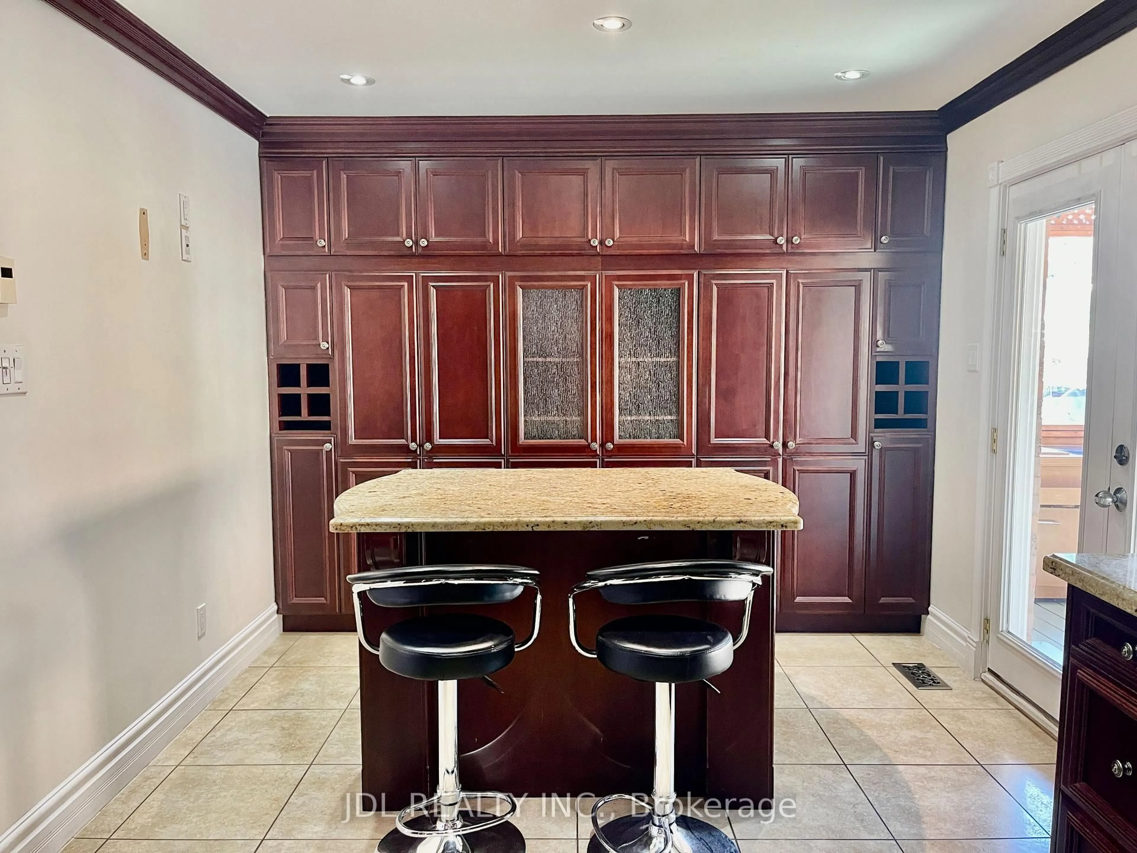 Contemporary kitchen, ceramic/tile floor for 18 Findhorn Cres, Vaughan Ontario L6A 1M2