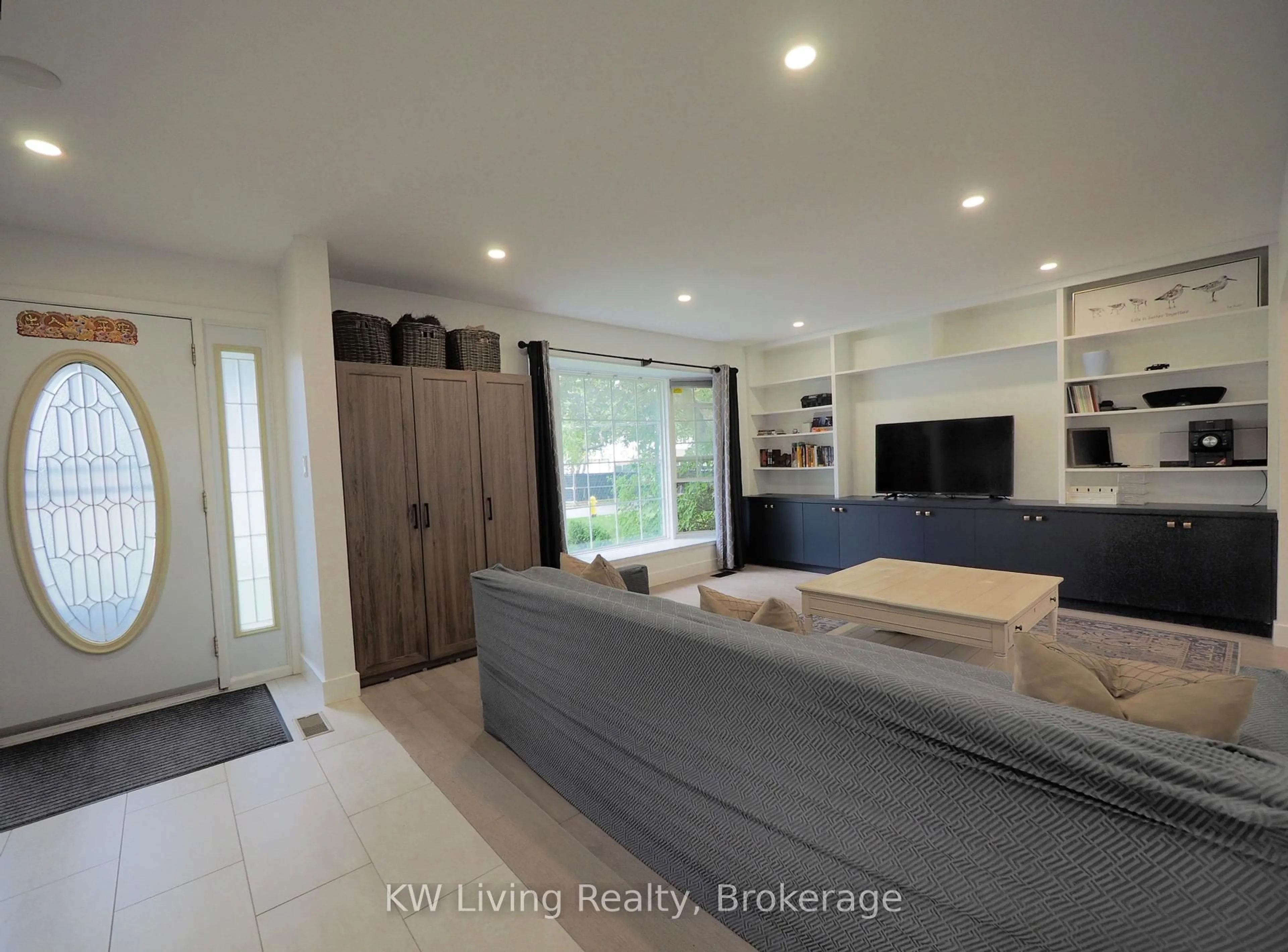 Living room with furniture, unknown for 25 Gladiator Rd, Markham Ontario L3P 1J1