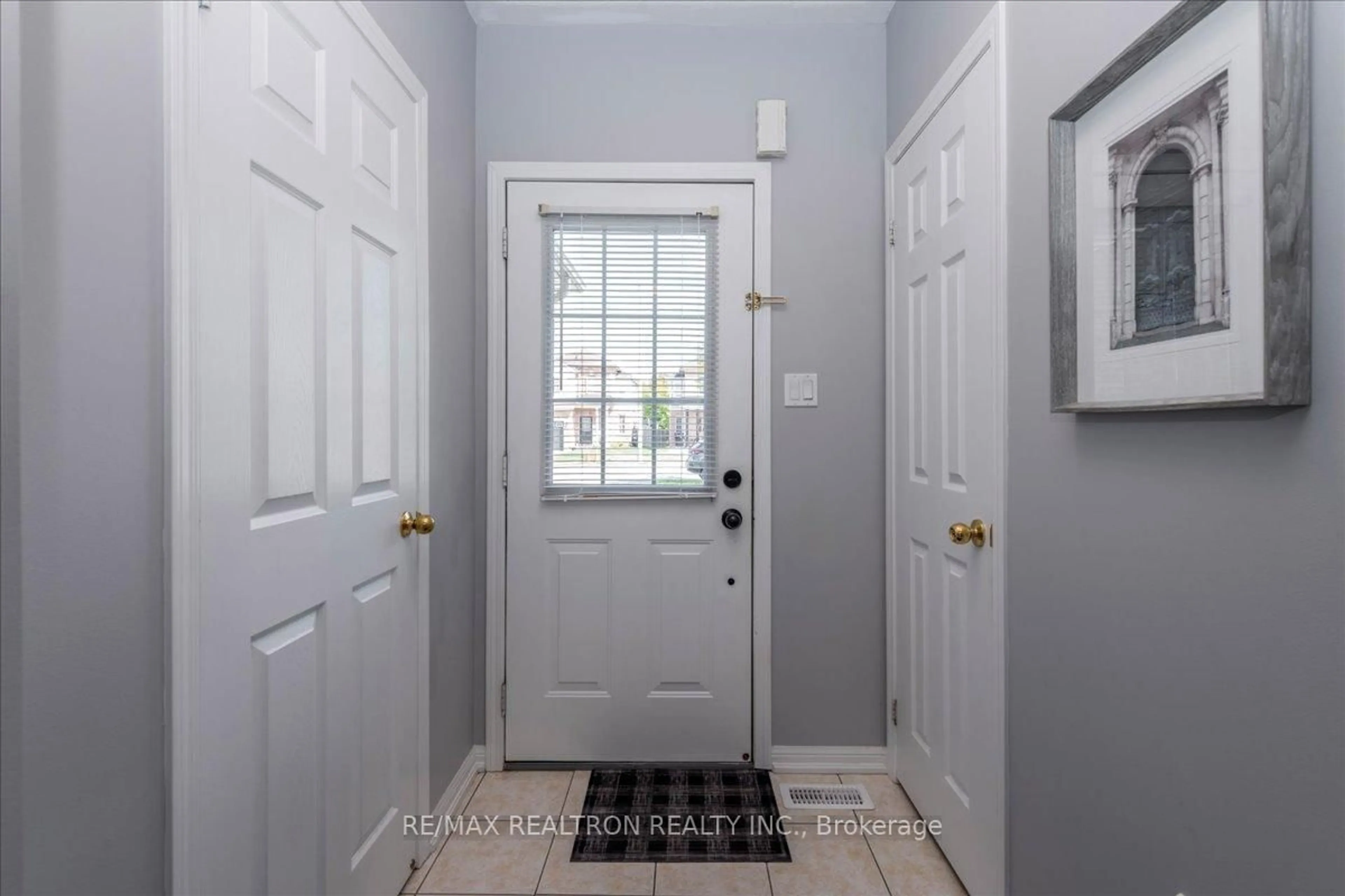 Indoor entryway for 36 McCann Lane, Essa Ontario L0M 1B4