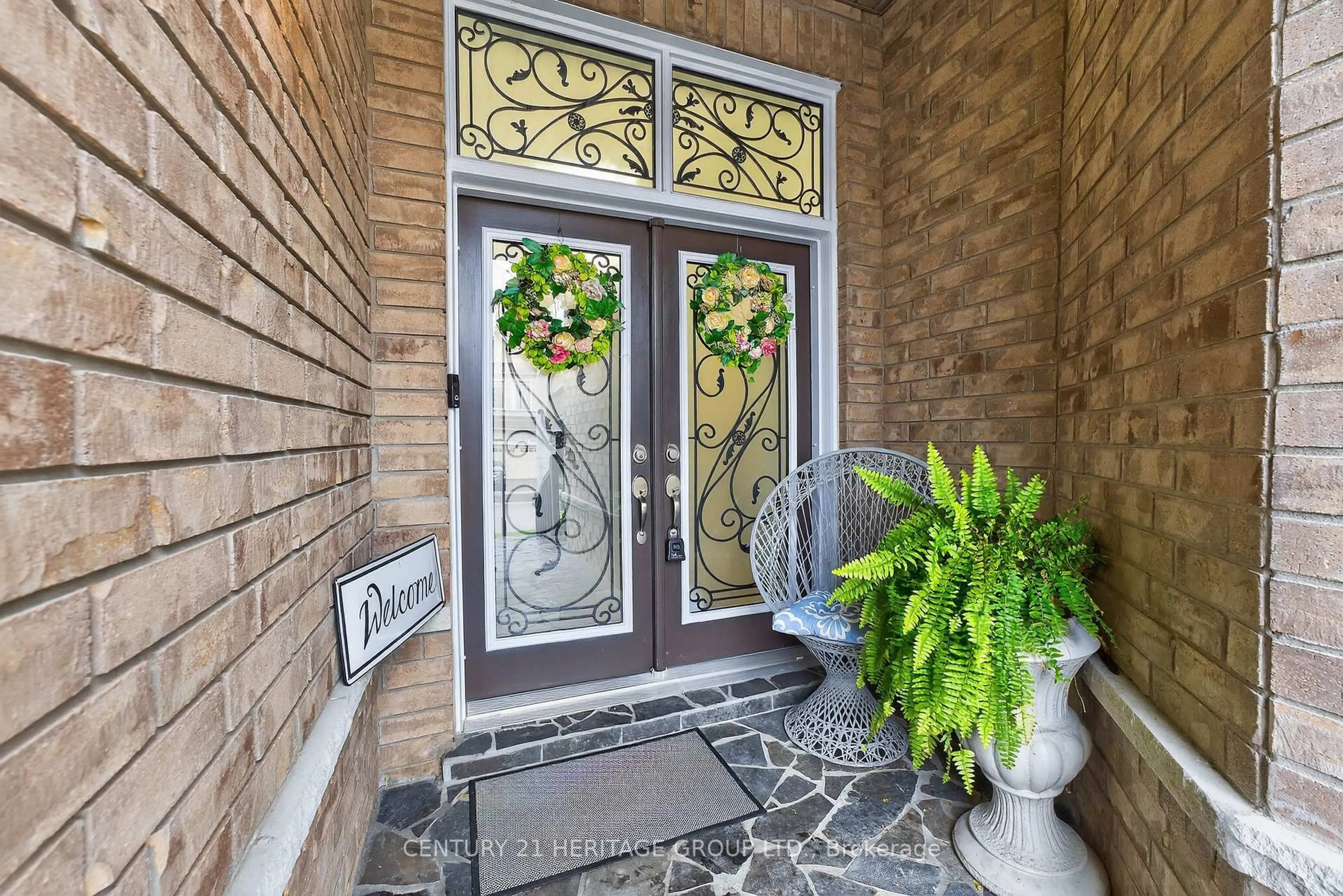 Indoor entryway for 90 Gibson Circ, Bradford West Gwillimbury Ontario L3Z 0W9