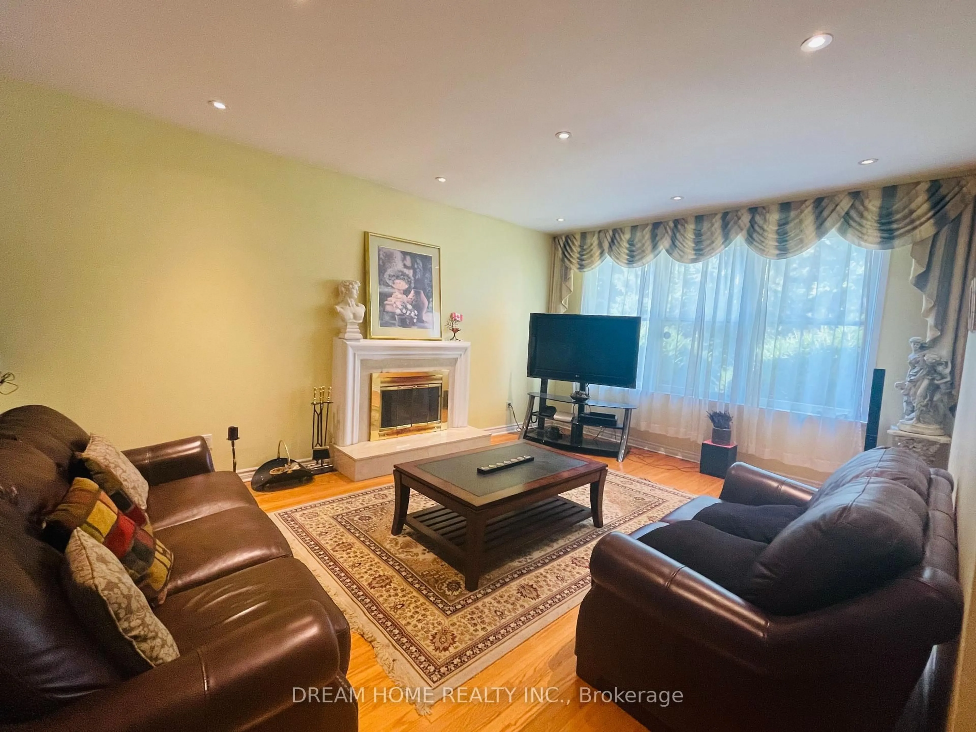 Living room with furniture, wood/laminate floor for 93 Babcombe Dr, Markham Ontario L3T 1M9