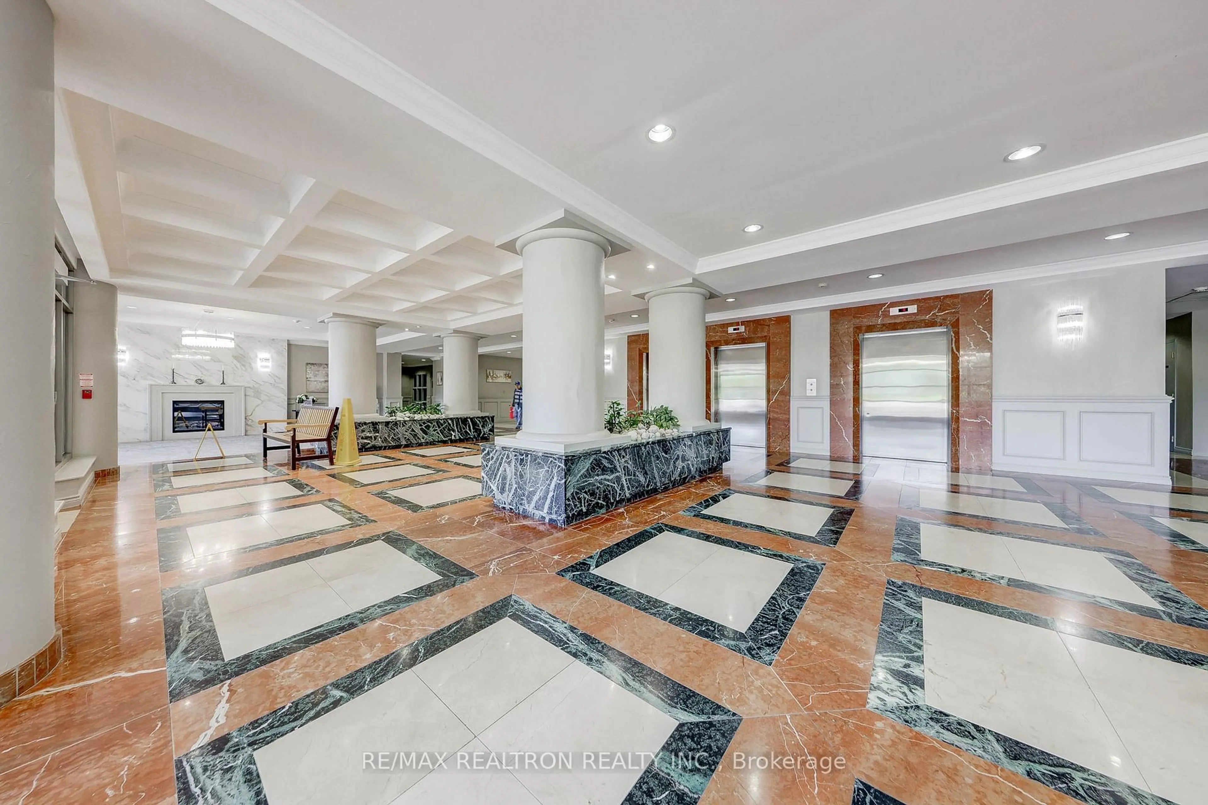 Lobby for 11 Townsgate Dr #206, Vaughan Ontario L4J 8G4