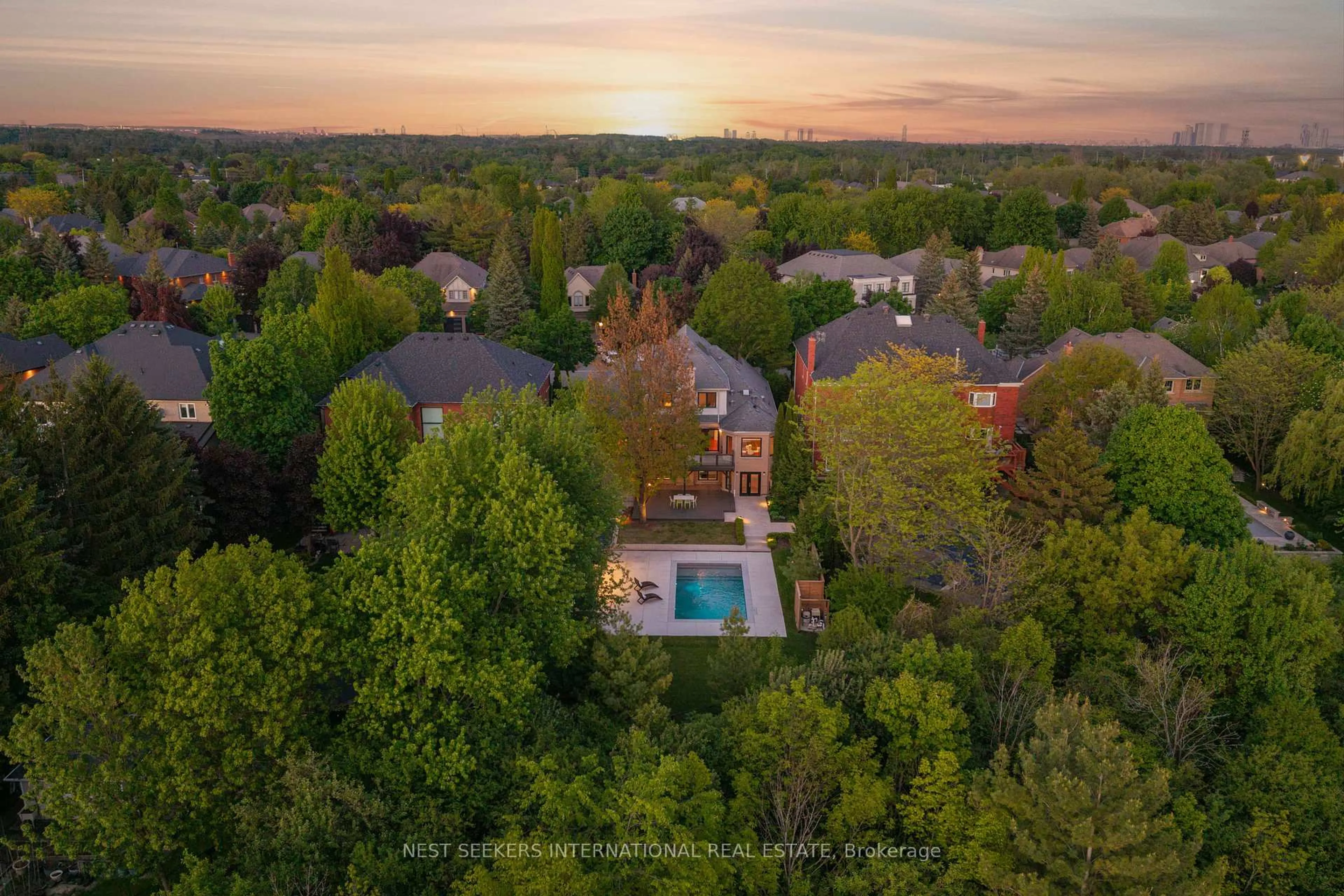 A pic from outside/outdoor area/front of a property/back of a property/a pic from drone, unknown for 310 Westridge Dr, Vaughan Ontario L0J 1C0