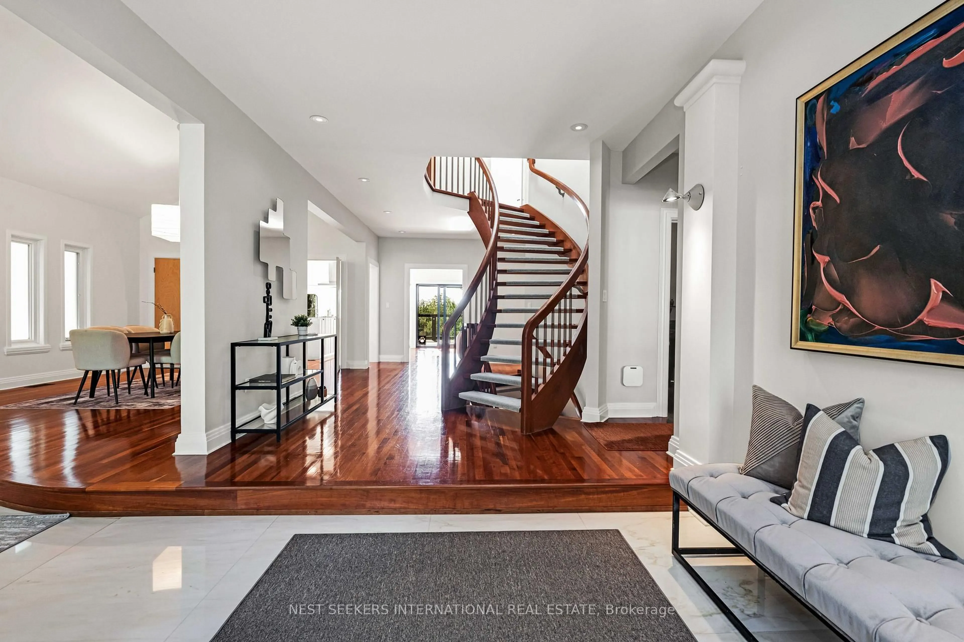 Indoor entryway for 310 Westridge Dr, Vaughan Ontario L0J 1C0