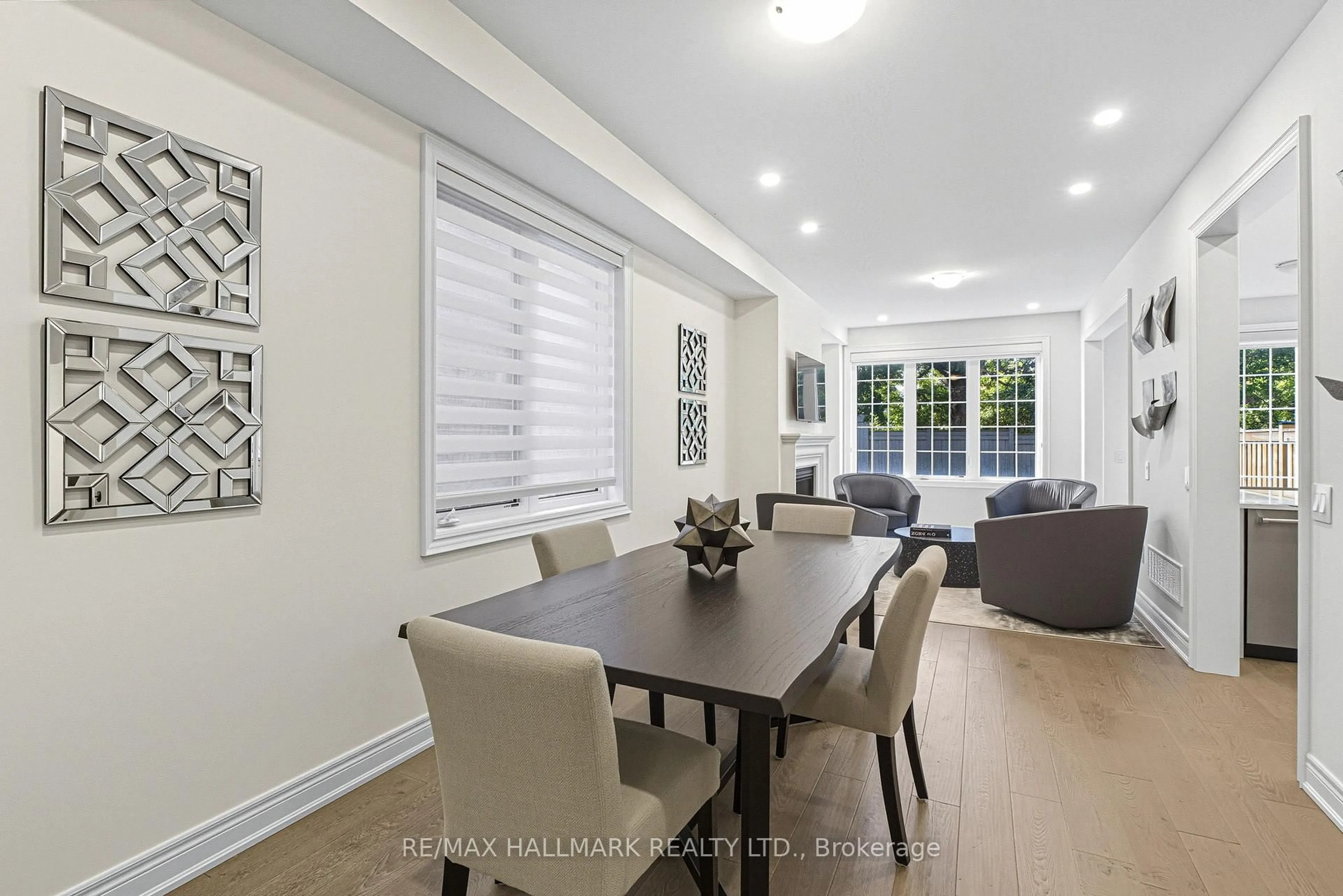 Dining room, wood/laminate floor for 92 Drizzel Cres, Richmond Hill Ontario L4E 2Z1