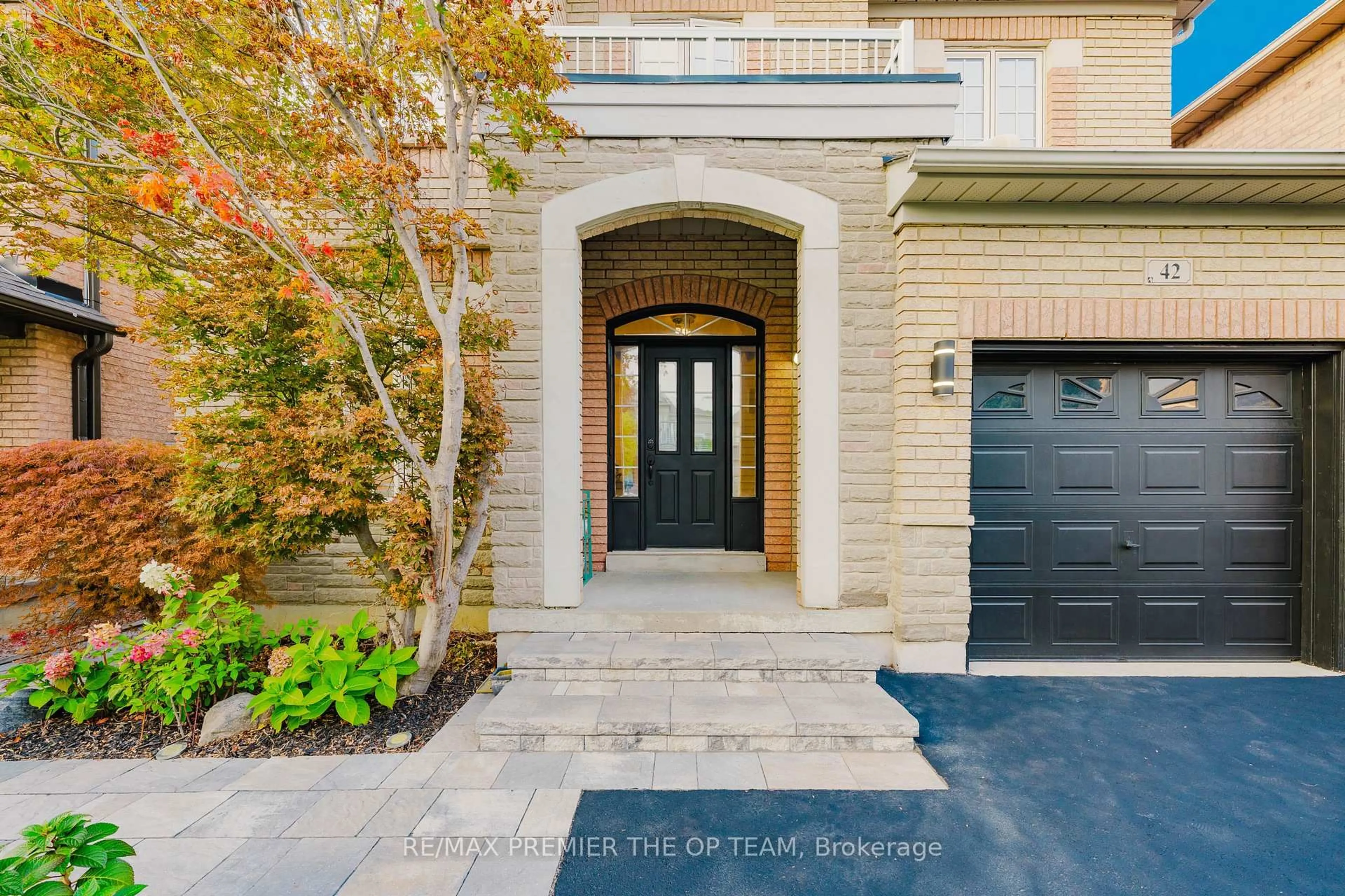Indoor entryway for 42 Osprey Dr, Vaughan Ontario L4H 2G7