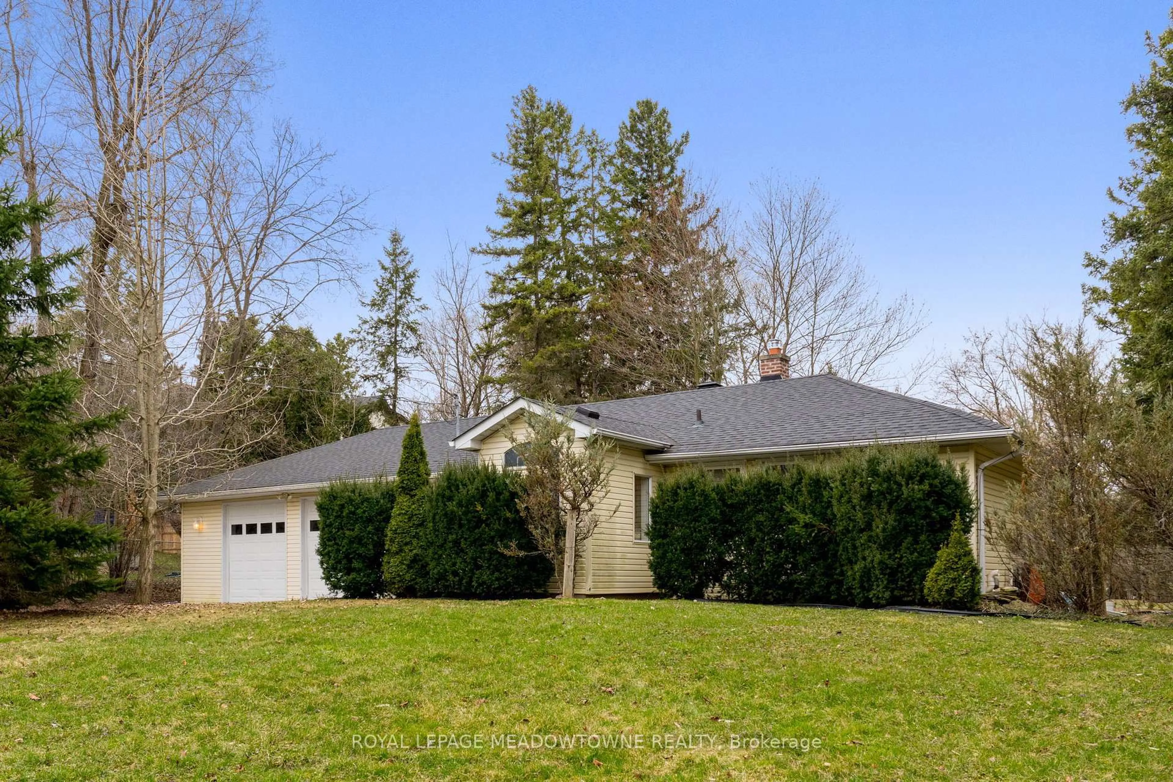 Unknown for 208 Martin St, King Ontario L7B 1J5