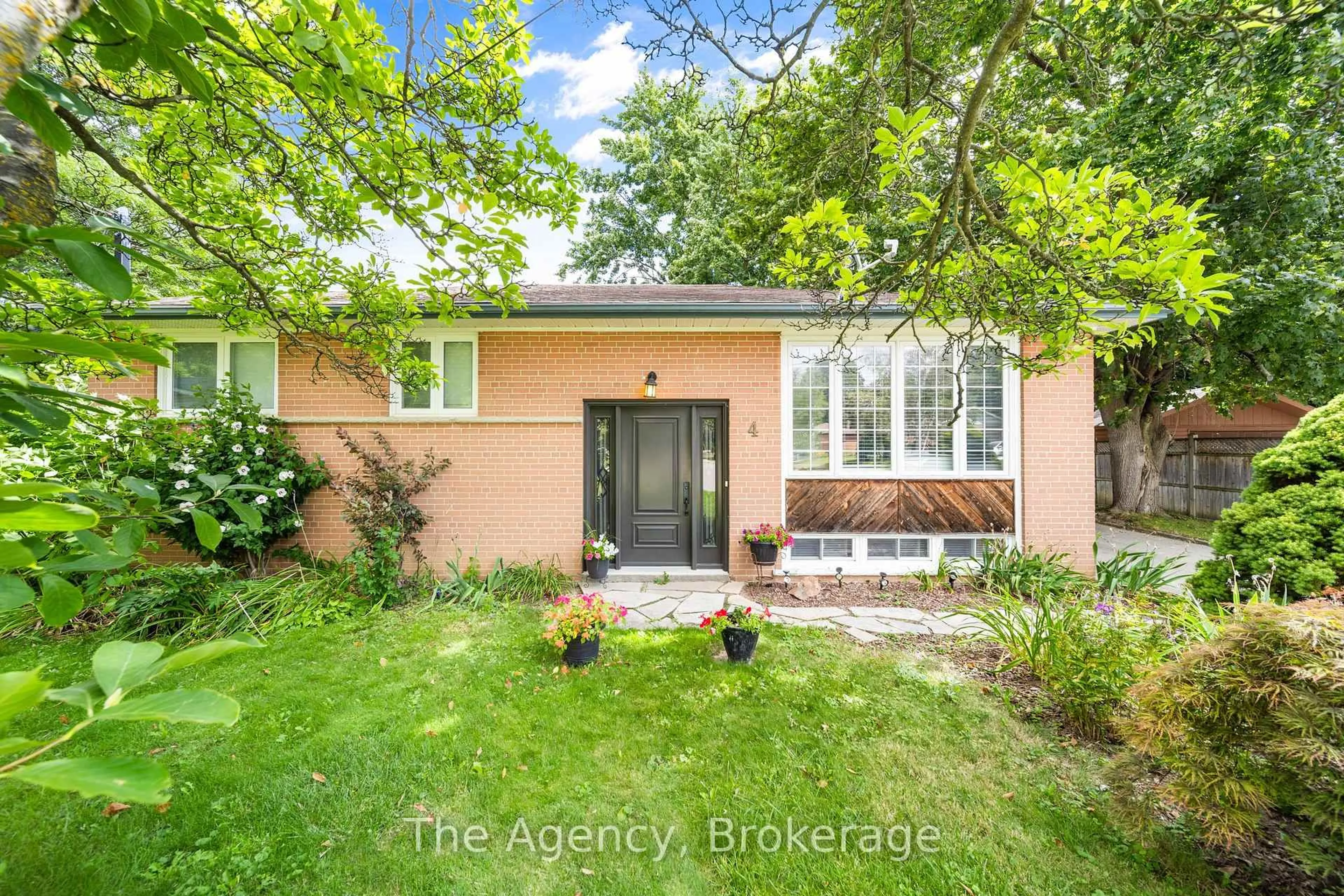 A pic from outside/outdoor area/front of a property/back of a property/a pic from drone, street for 4 Hawman Ave, King Ontario L0G 1N0