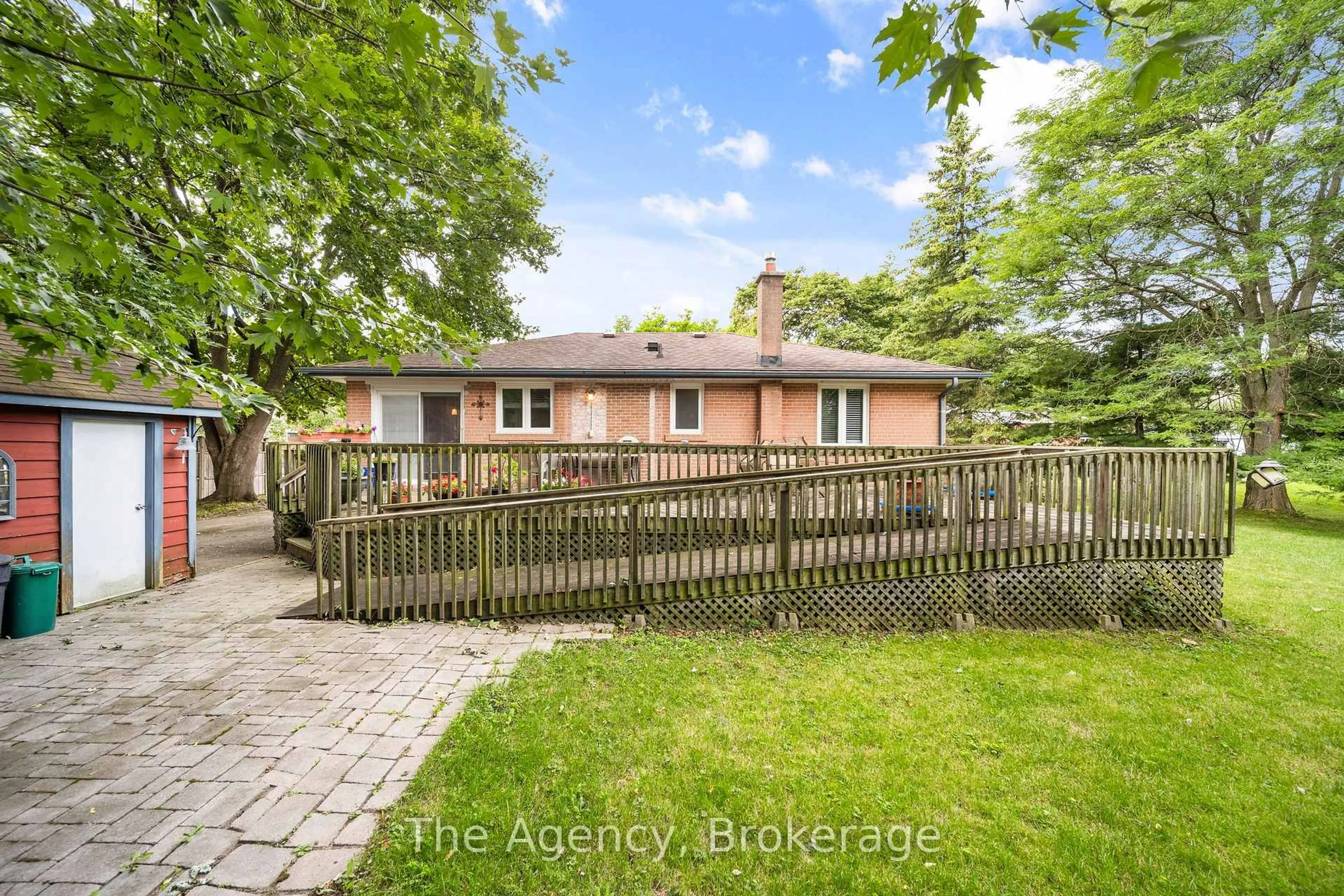 A pic from outside/outdoor area/front of a property/back of a property/a pic from drone, street for 4 Hawman Ave, King Ontario L0G 1N0