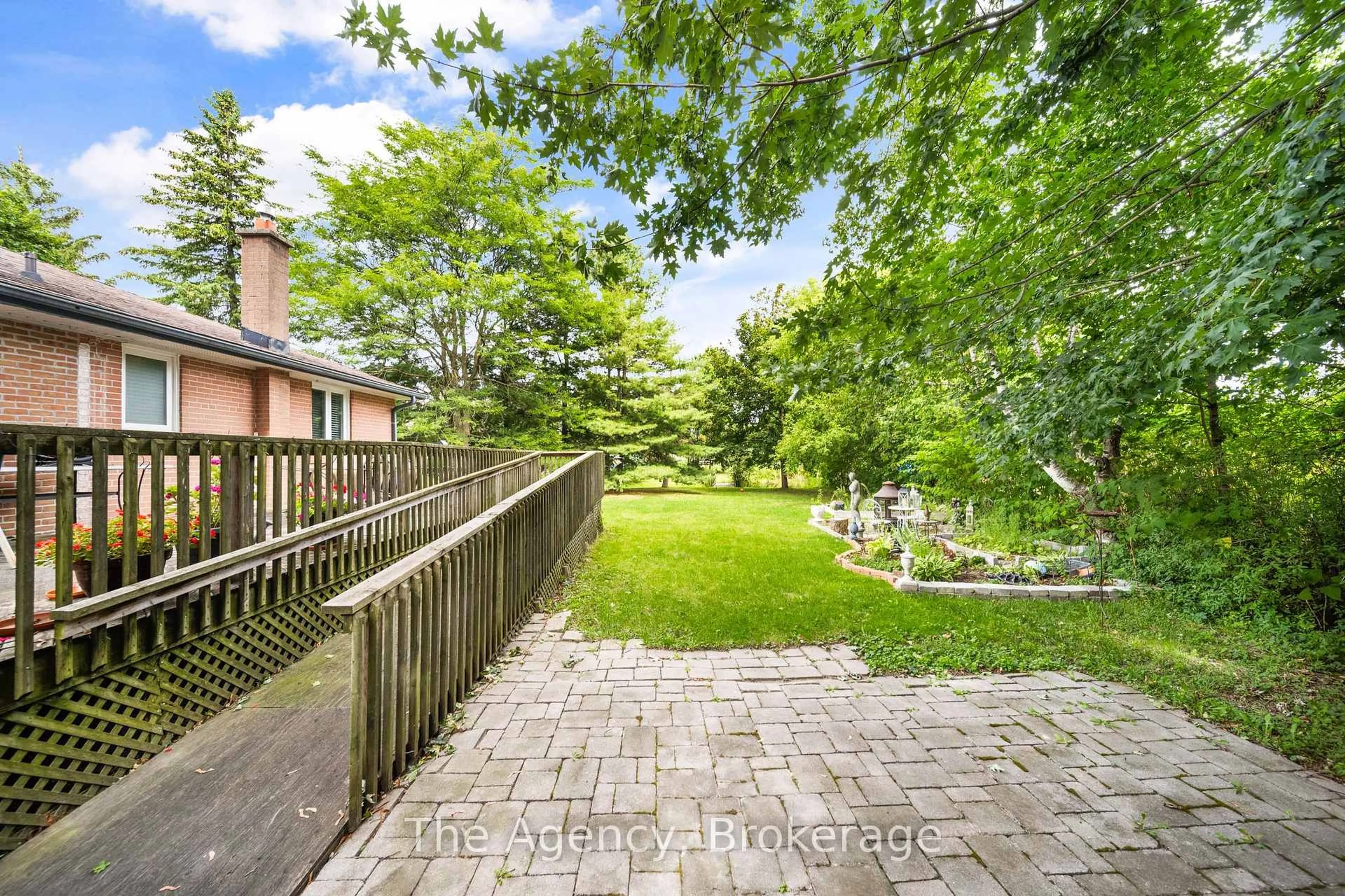 Patio, street for 4 Hawman Ave, King Ontario L0G 1N0