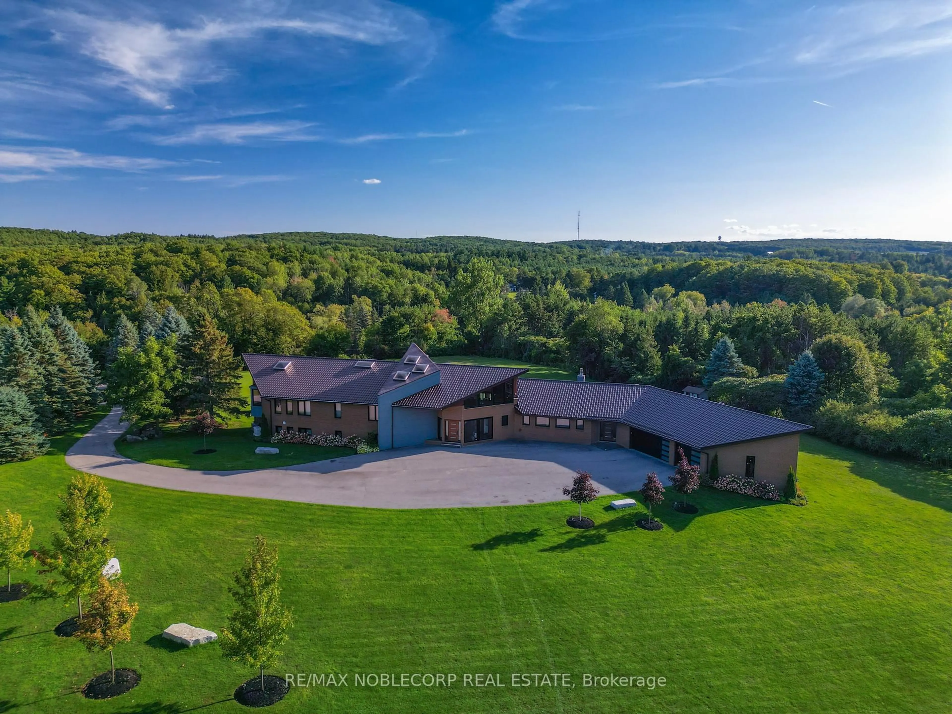 A pic from outside/outdoor area/front of a property/back of a property/a pic from drone, water/lake/river/ocean view for 2510 17th Side Rd, King Ontario L7B 1A3