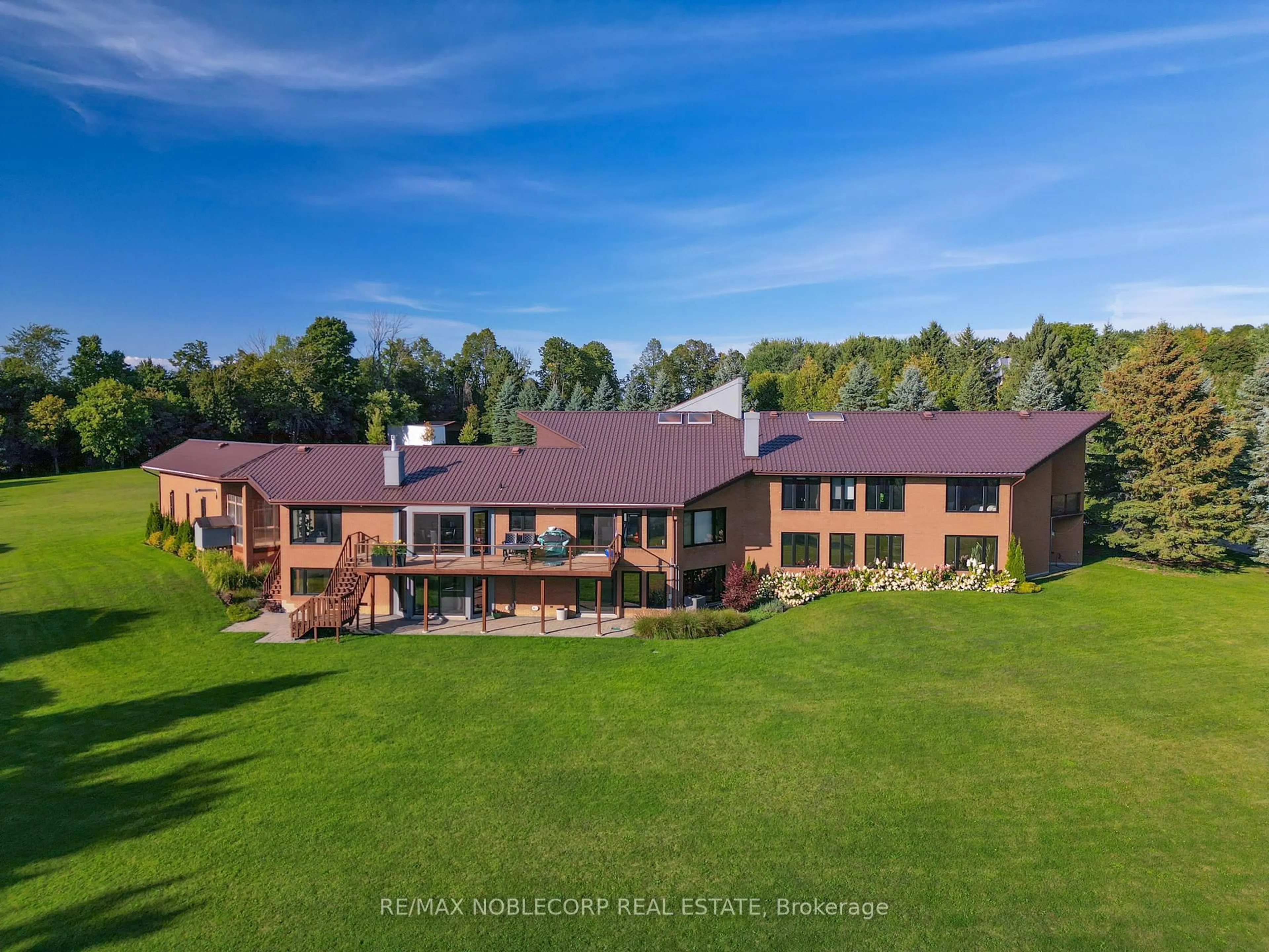 A pic from outside/outdoor area/front of a property/back of a property/a pic from drone, building for 2510 17th Side Rd, King Ontario L7B 1A3