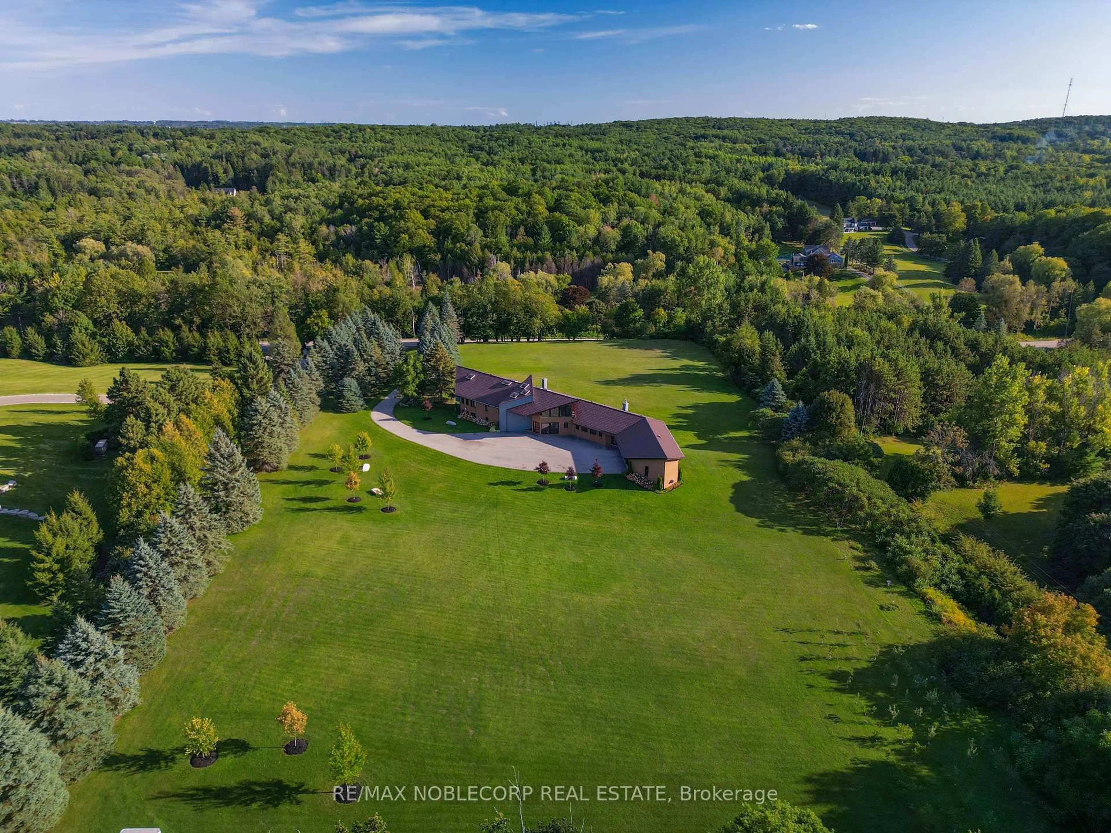 A pic from outside/outdoor area/front of a property/back of a property/a pic from drone, unknown for 2510 17th Side Rd, King Ontario L7B 1A3