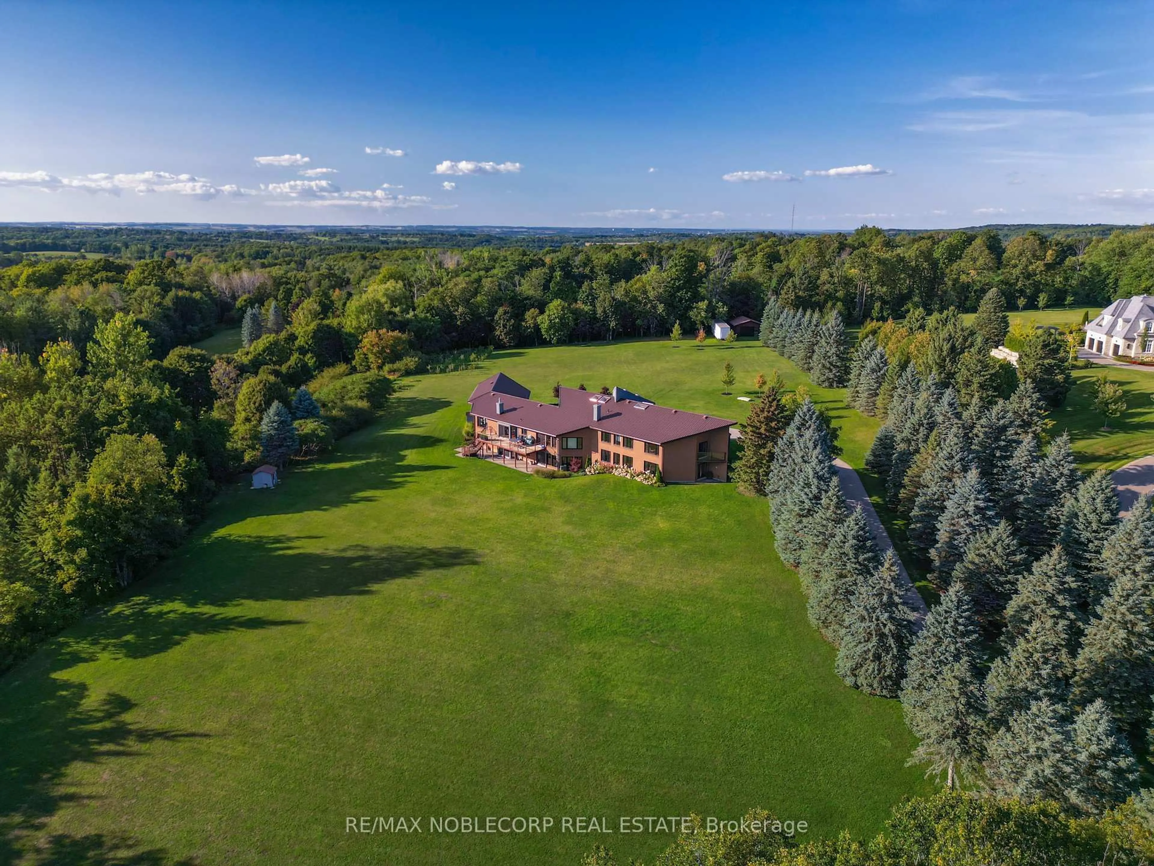 A pic from outside/outdoor area/front of a property/back of a property/a pic from drone, unknown for 2510 17th Side Rd, King Ontario L7B 1A3
