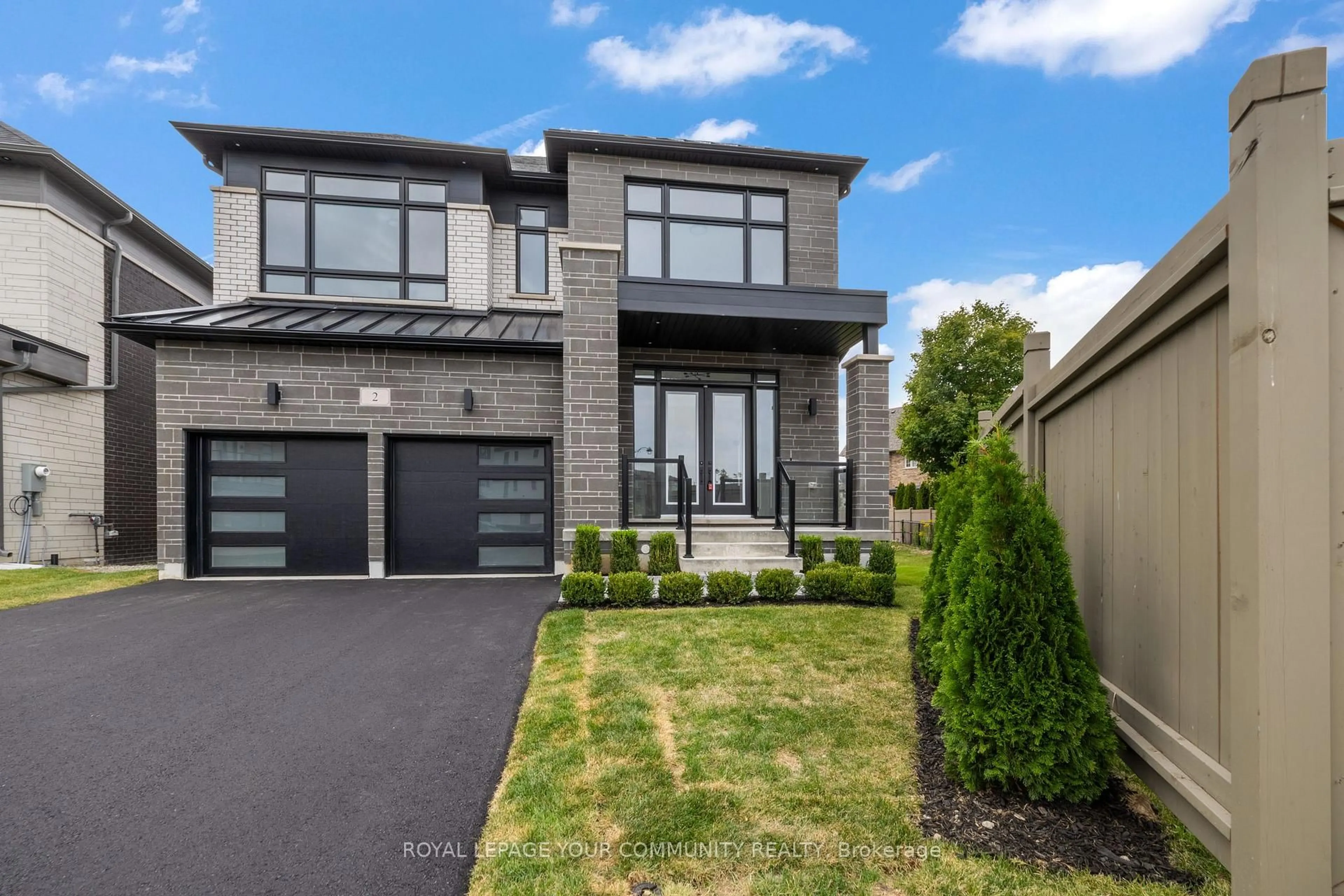 Home with brick exterior material, street for 2 Bunn Crt, Aurora Ontario L4G 0G6