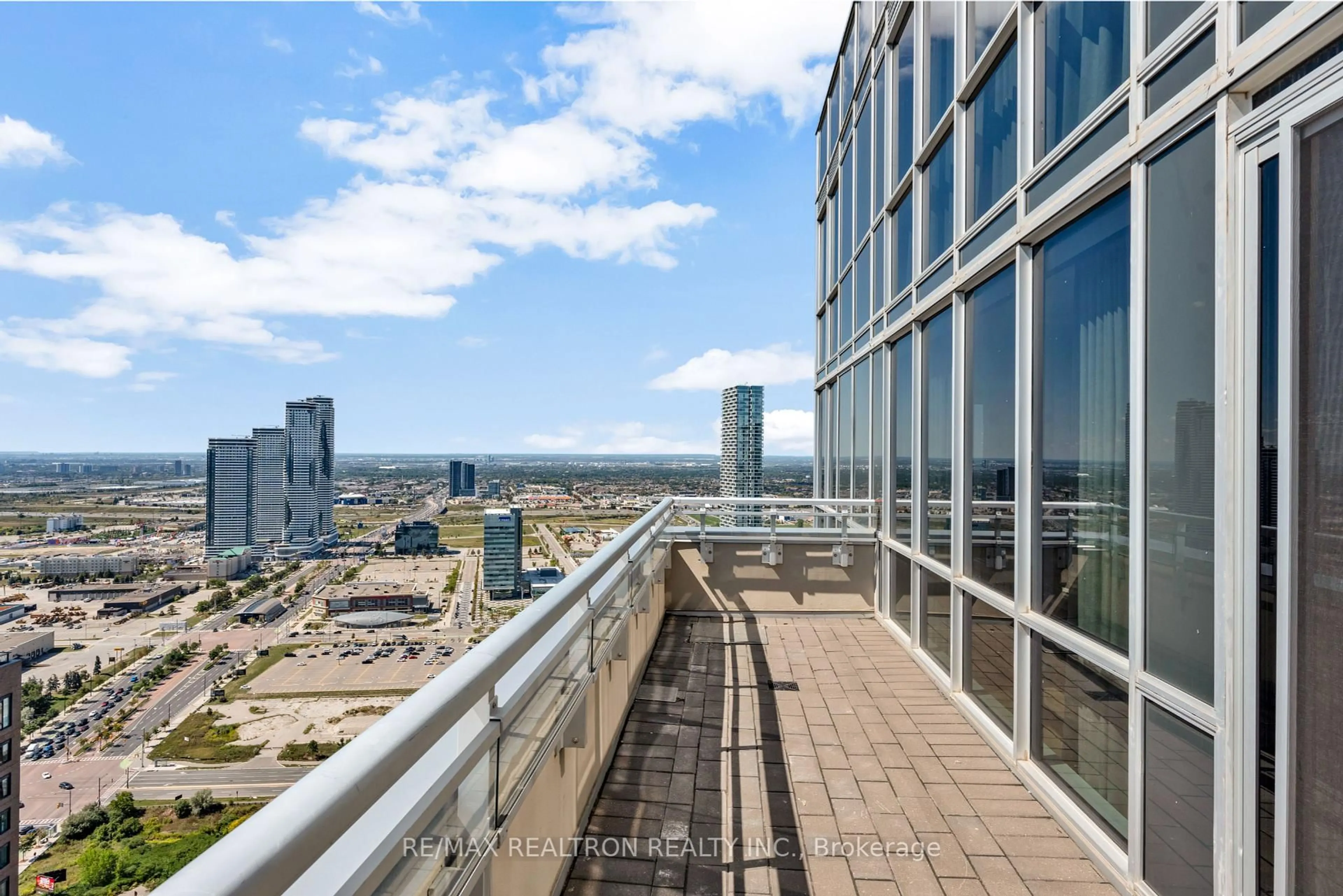 Patio, city buildings view from balcony for 2916 Highway 7 Rd #PH3803, Vaughan Ontario L4K 0K6
