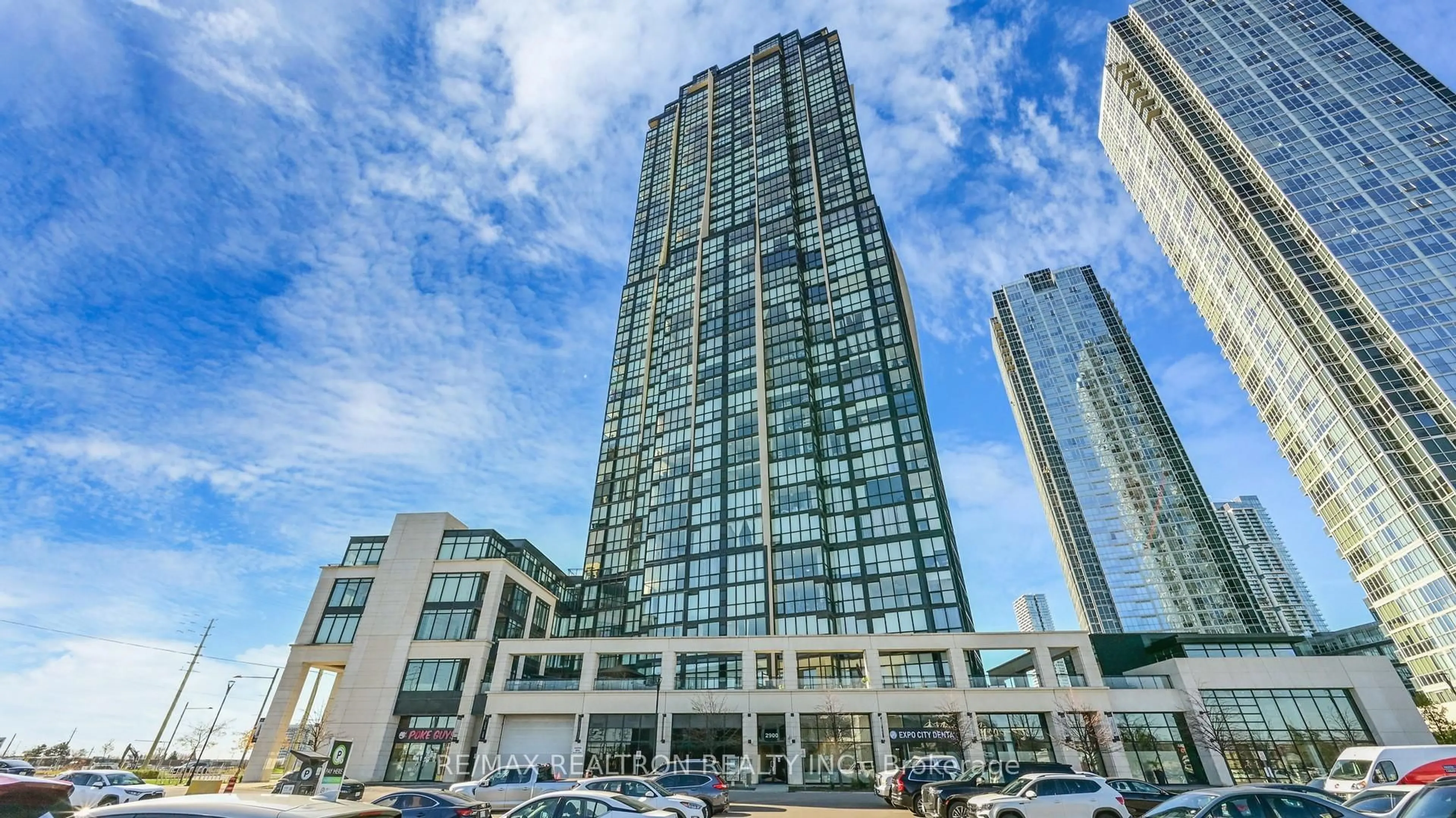 Indoor foyer for 2900 Highway No. 7 #305, Vaughan Ontario L4K 0G3