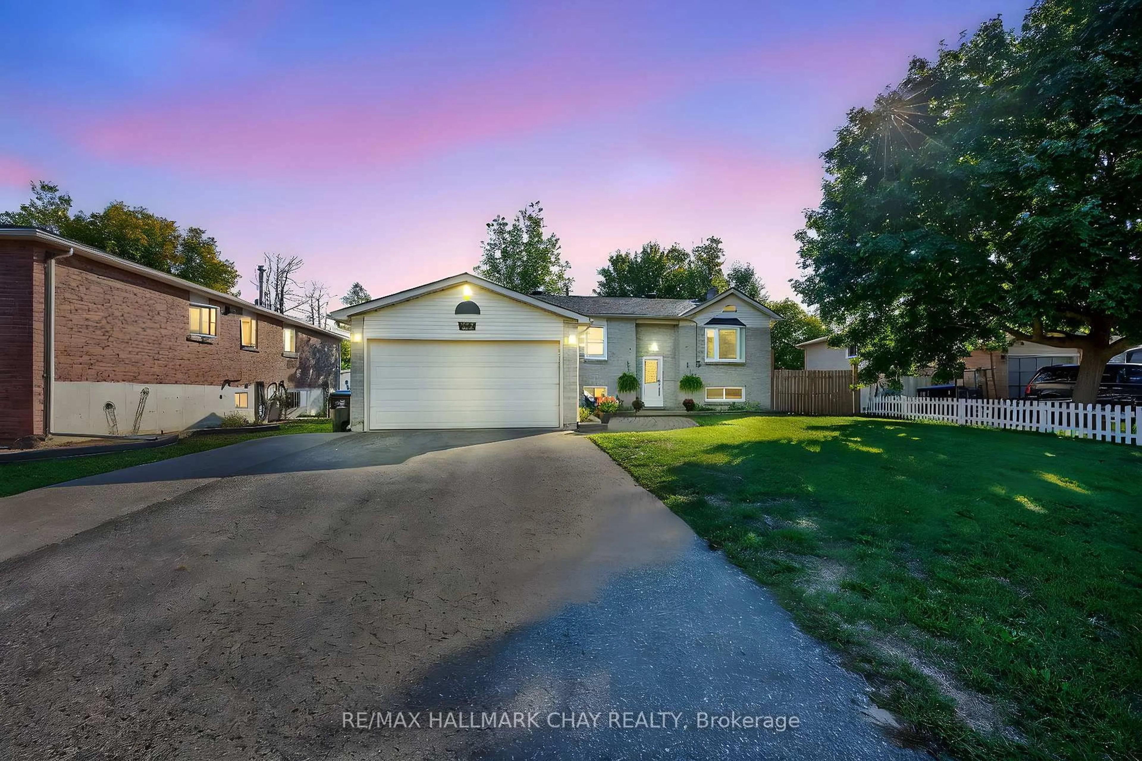 A pic from outside/outdoor area/front of a property/back of a property/a pic from drone, street for 37 Mccarthy Cres, Essa Ontario L0M 1B3