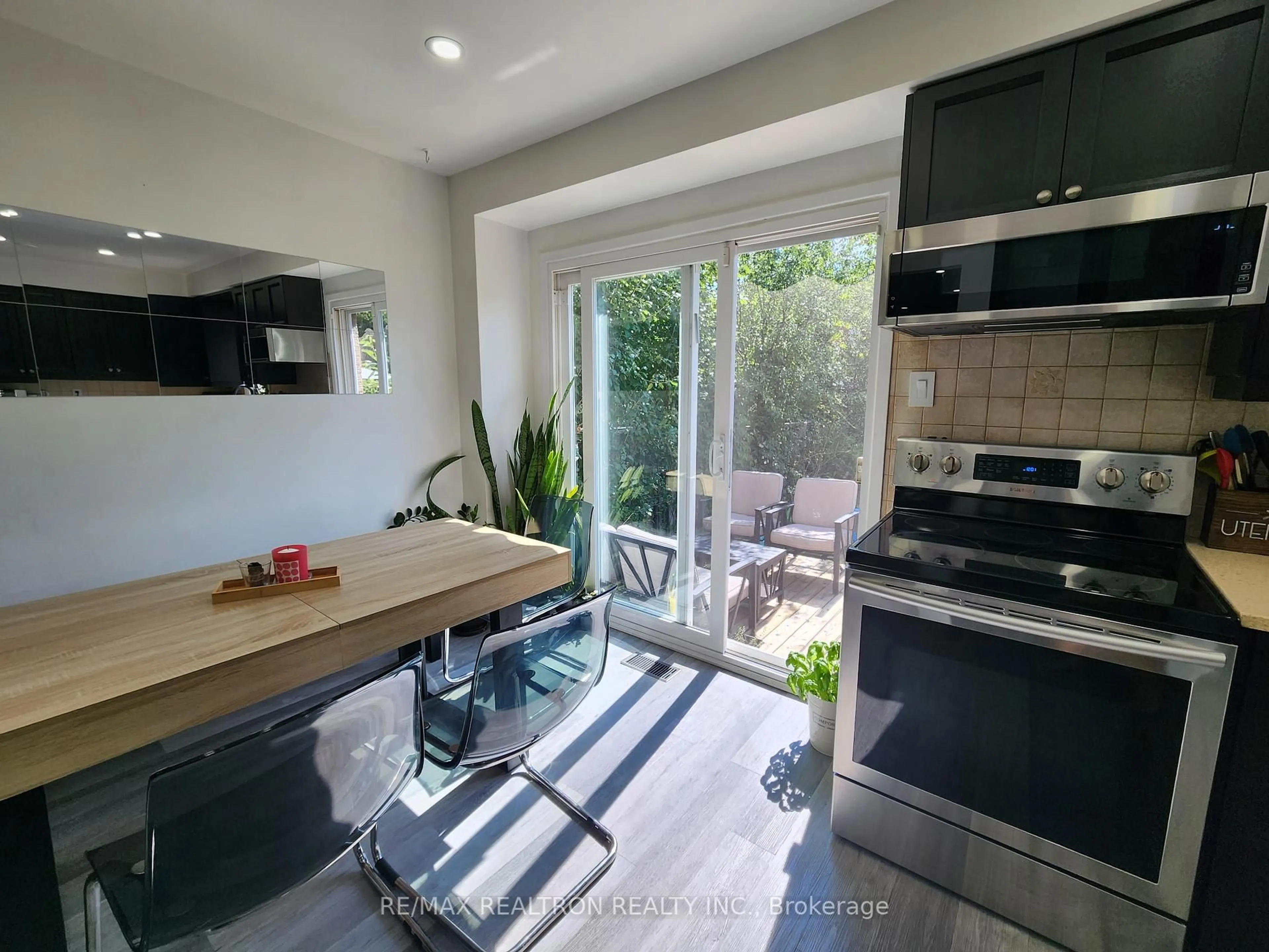 Open concept kitchen, unknown for 89 Rejane Cres, Vaughan Ontario L4J 5A4