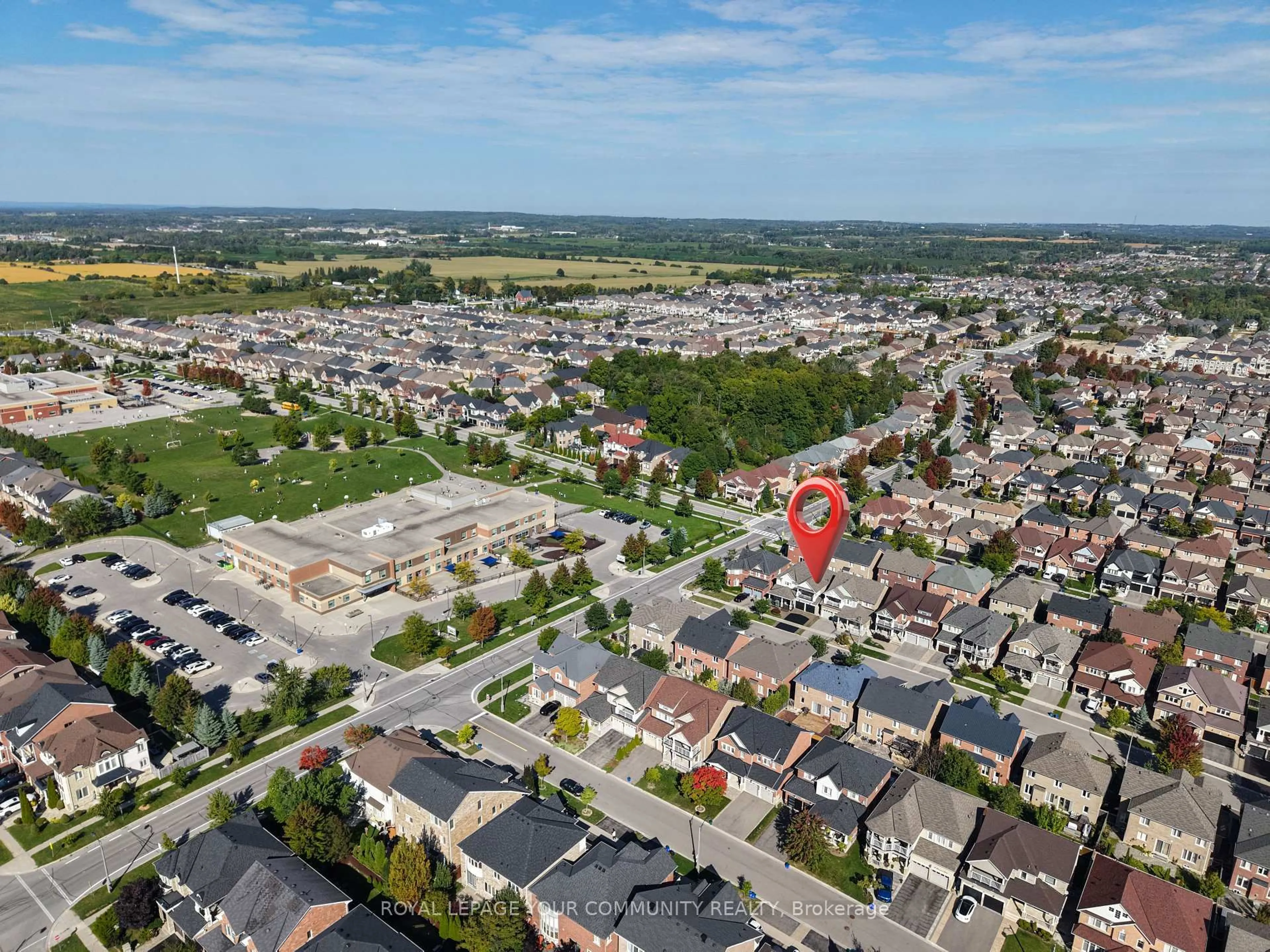 A pic from outside/outdoor area/front of a property/back of a property/a pic from drone, street for 4 Dairy Ave, Richmond Hill Ontario L4E 4X5