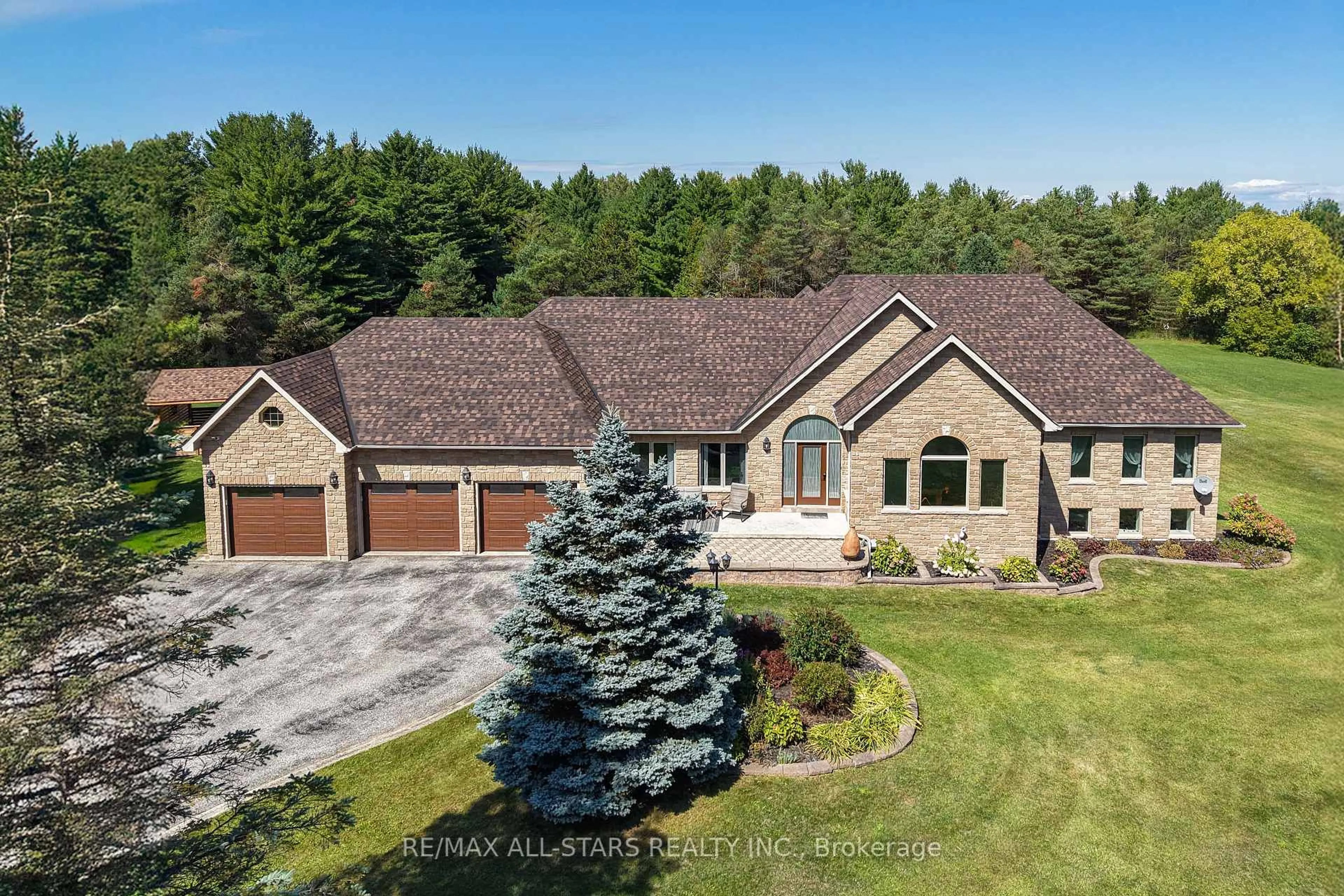 A pic from outside/outdoor area/front of a property/back of a property/a pic from drone, unknown for 210 Ashworth Rd, Uxbridge Ontario L0G 1M0