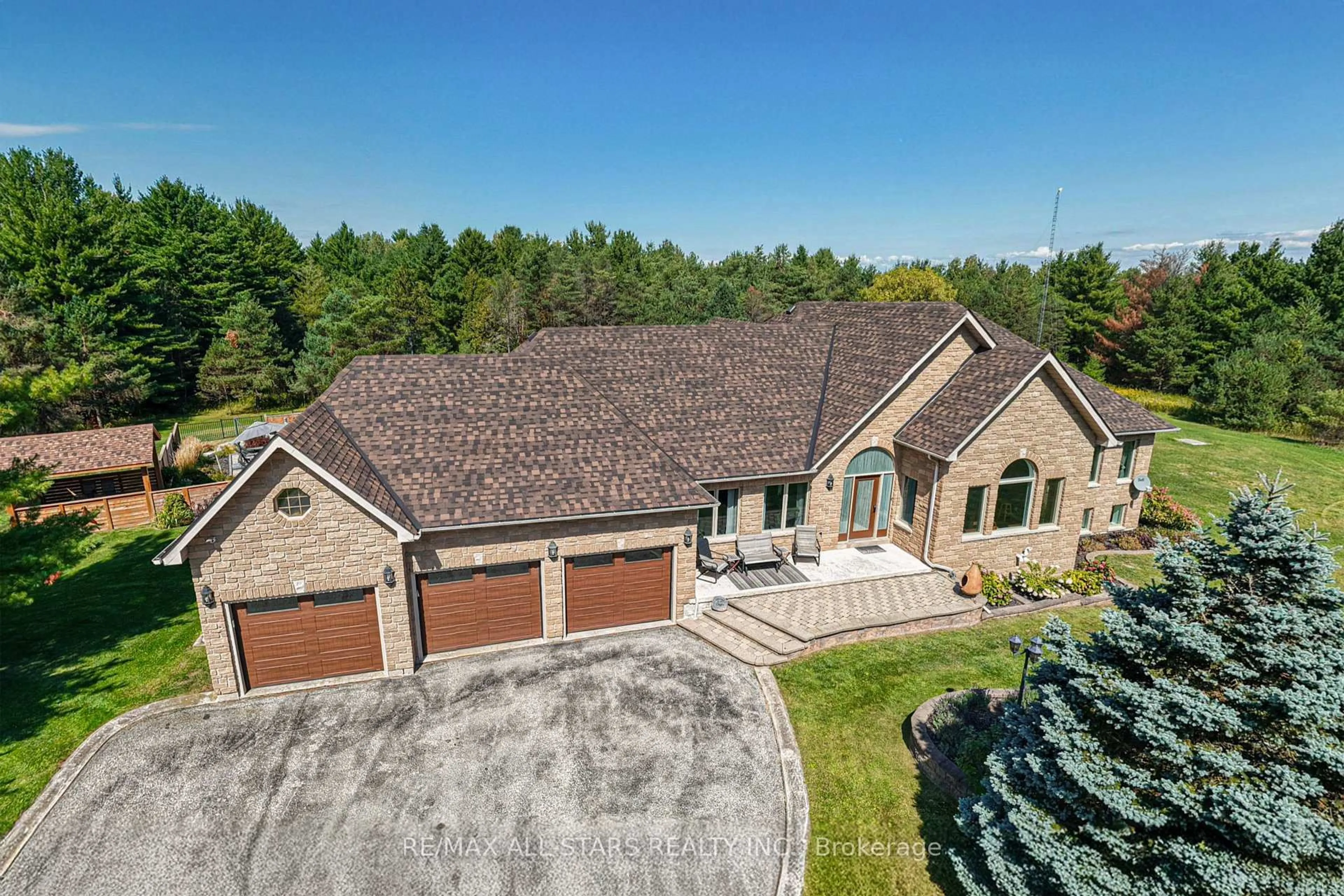 A pic from outside/outdoor area/front of a property/back of a property/a pic from drone, unknown for 210 Ashworth Rd, Uxbridge Ontario L0G 1M0