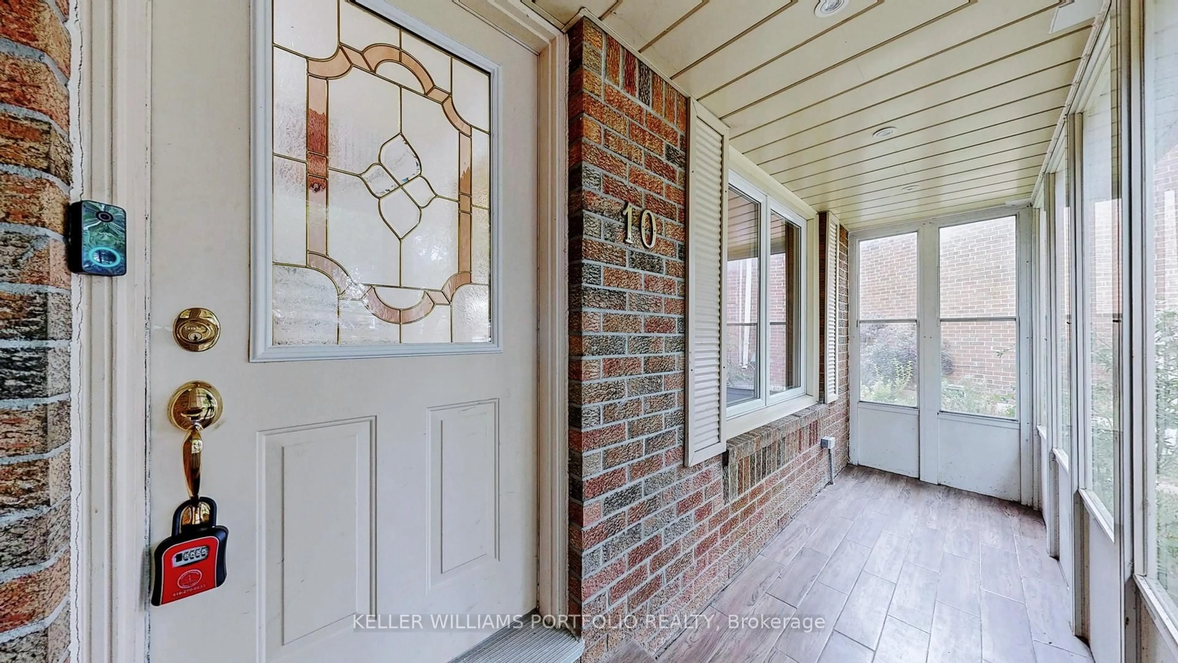 Indoor entryway for 10 Valleyview Rd, Markham Ontario L3T 6X6