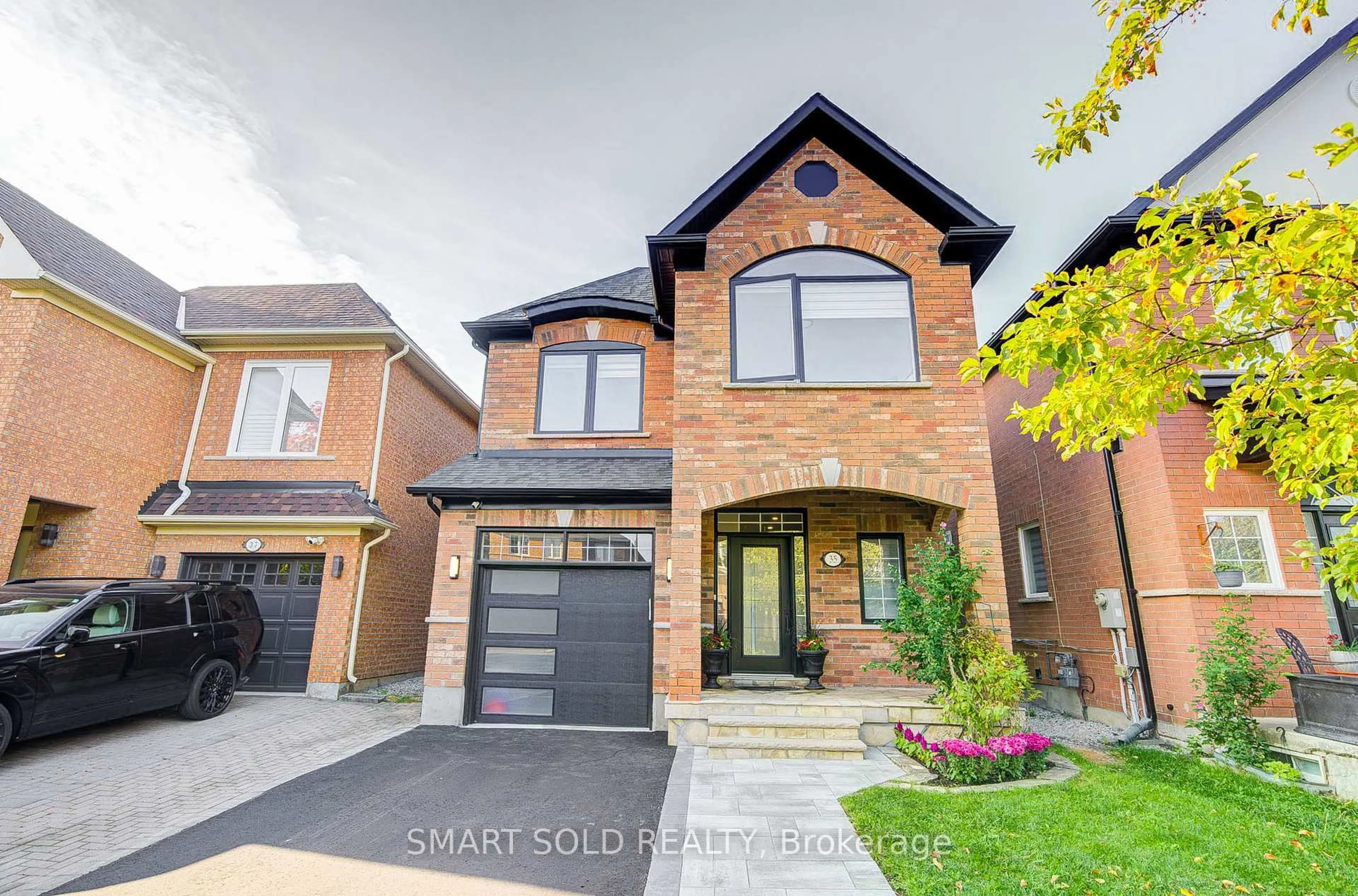 Home with brick exterior material, street for 35 Bentoak Cres, Vaughan Ontario L4J 8S5