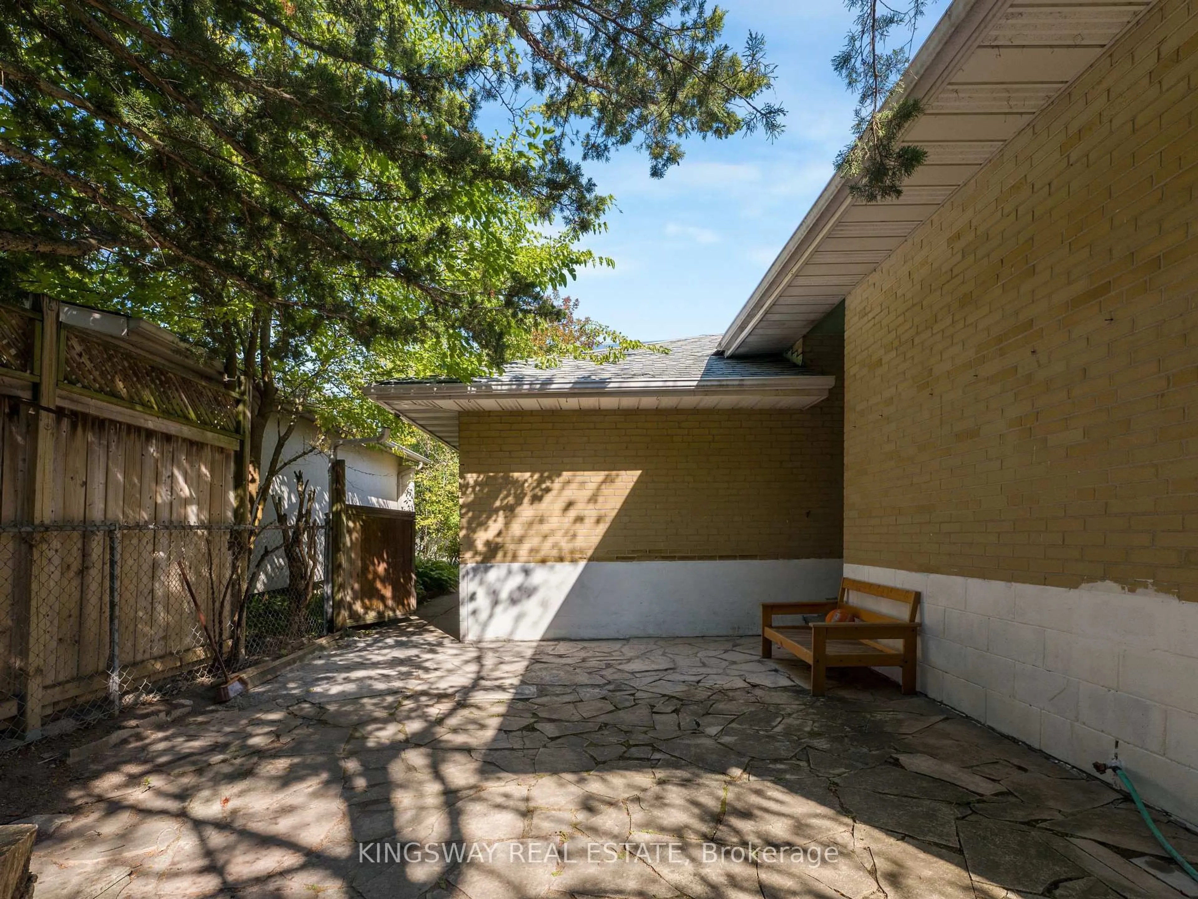 Patio, street for 41 Kirk Dr, Markham Ontario L3T 3K8