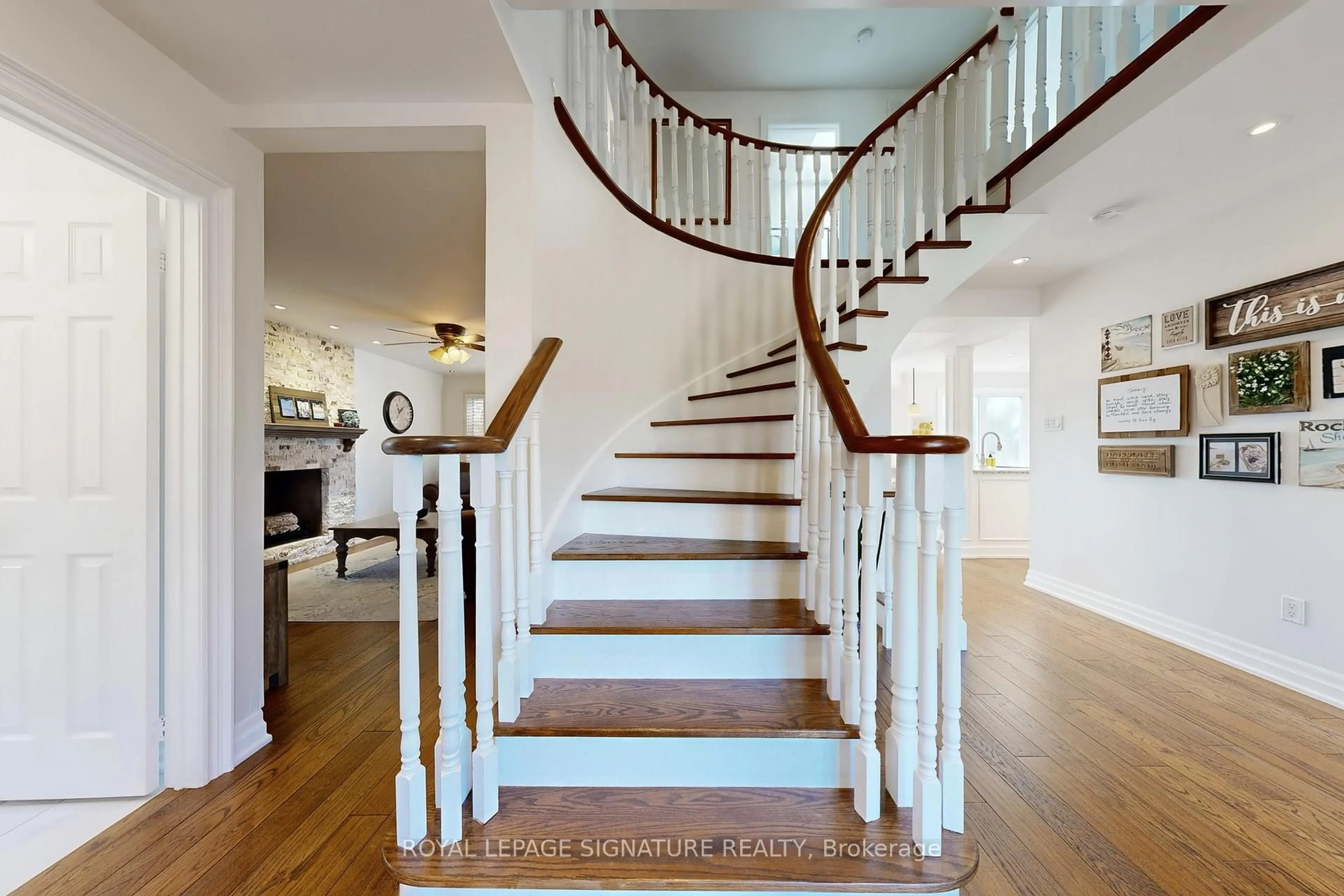 Stairs for 672 Rupert Ave, Whitchurch-Stouffville Ontario L4A 8B7