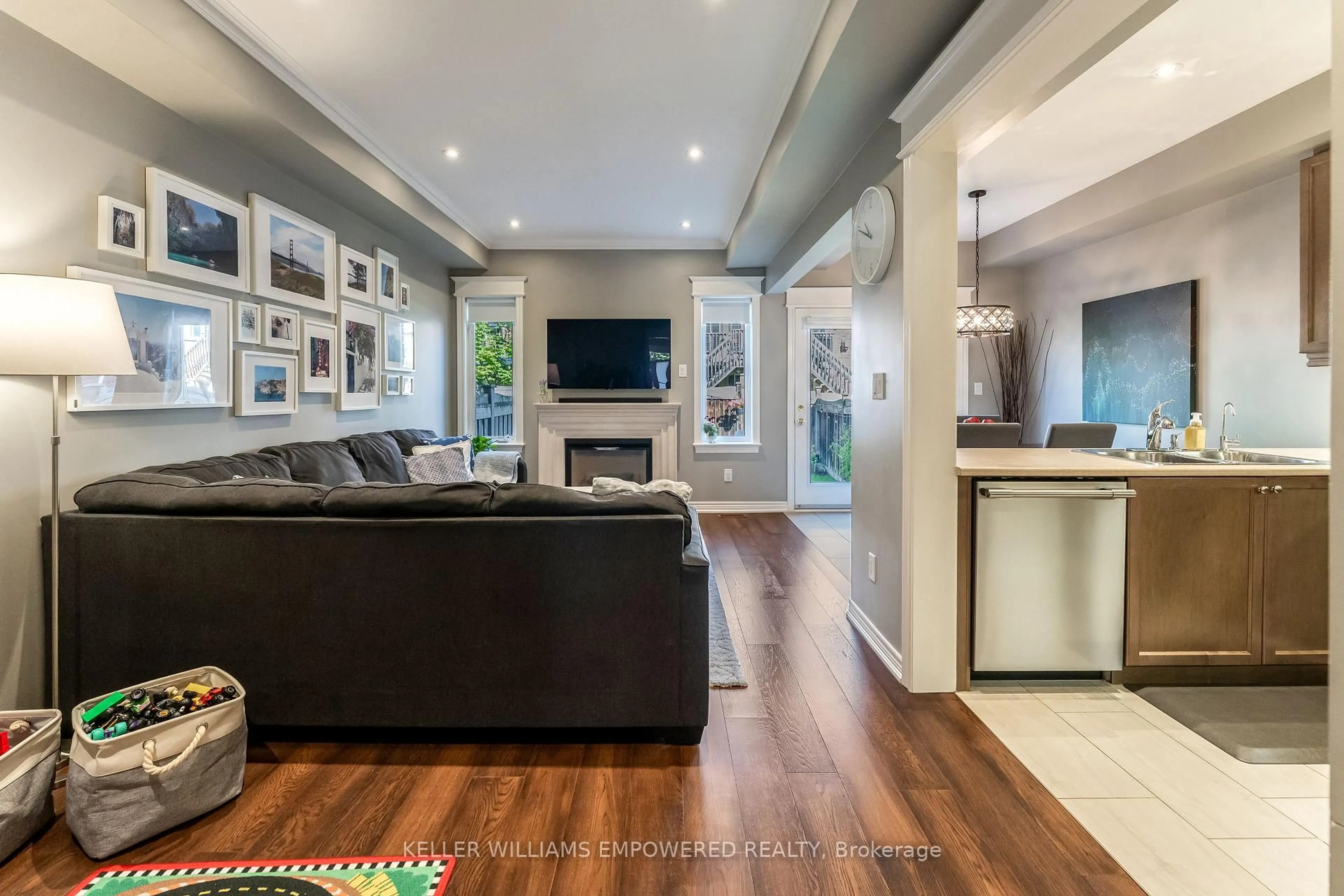 Living room with furniture, unknown for 372 William Dunn Cres, Newmarket Ontario L3X 3L3