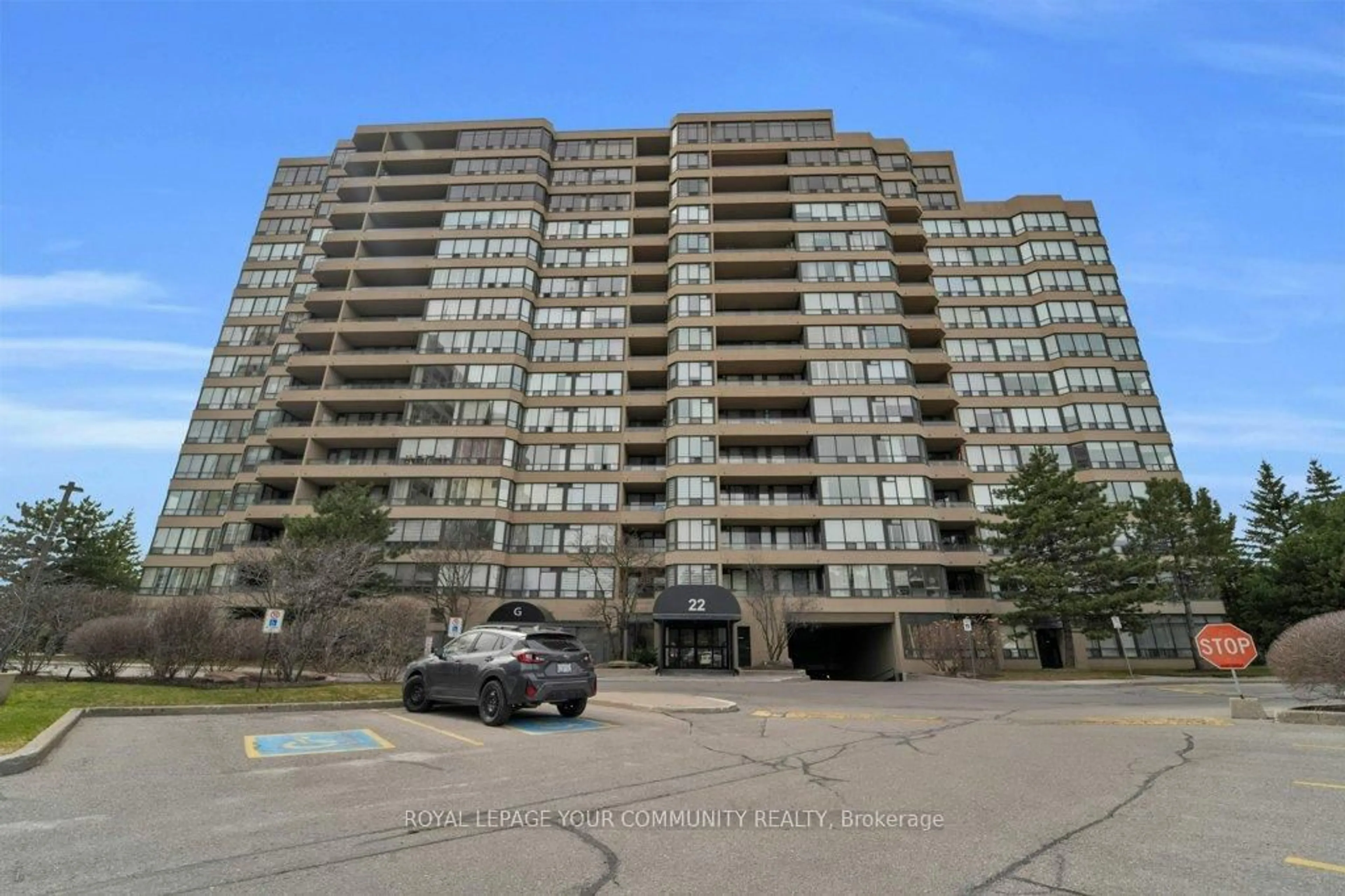 A pic from outside/outdoor area/front of a property/back of a property/a pic from drone, building for 22 Clarissa Dr #1404, Richmond Hill Ontario L4C 9R6