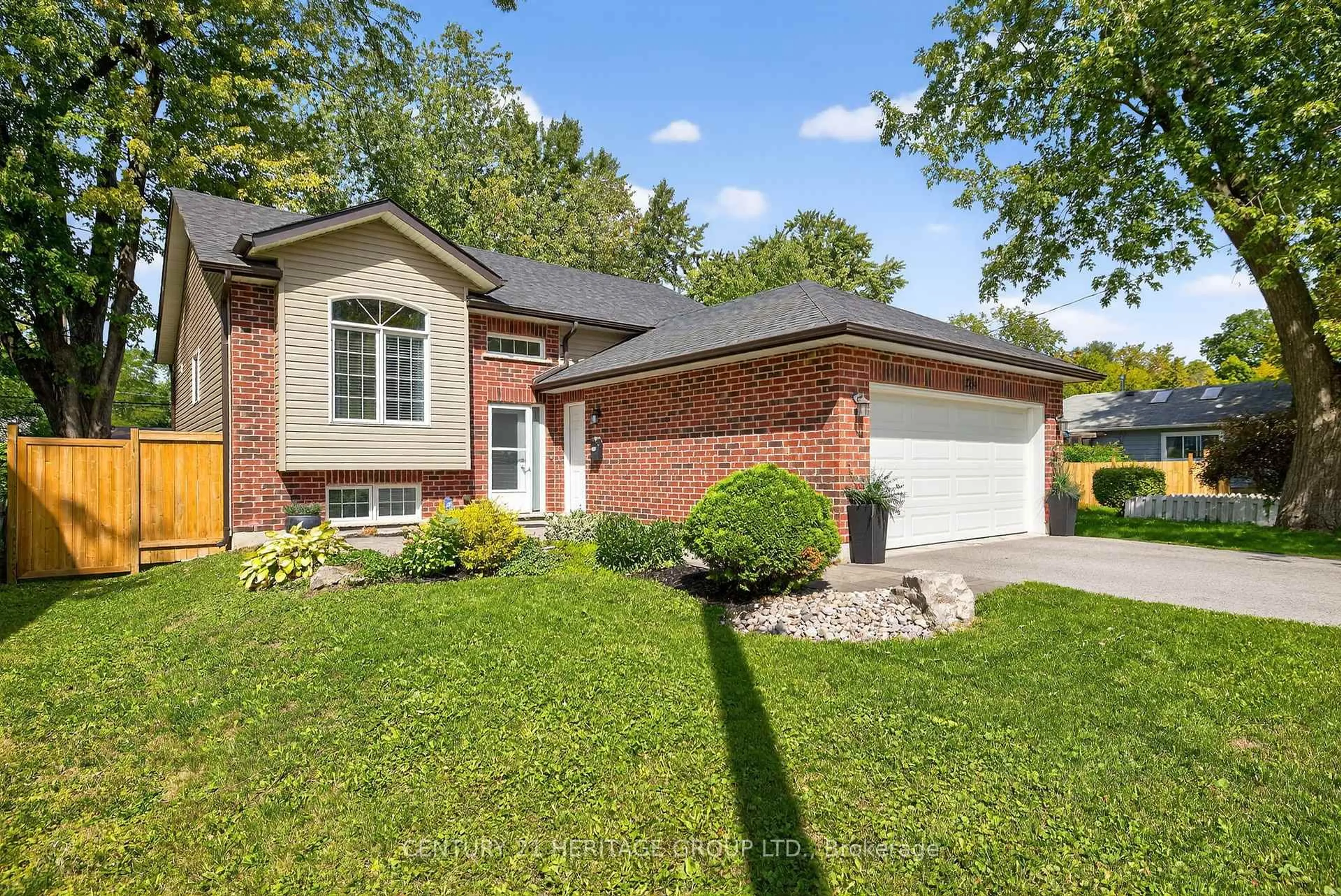 Home with brick exterior material, street for 264 Glenwoods Ave, Georgina Ontario L4P 2W8