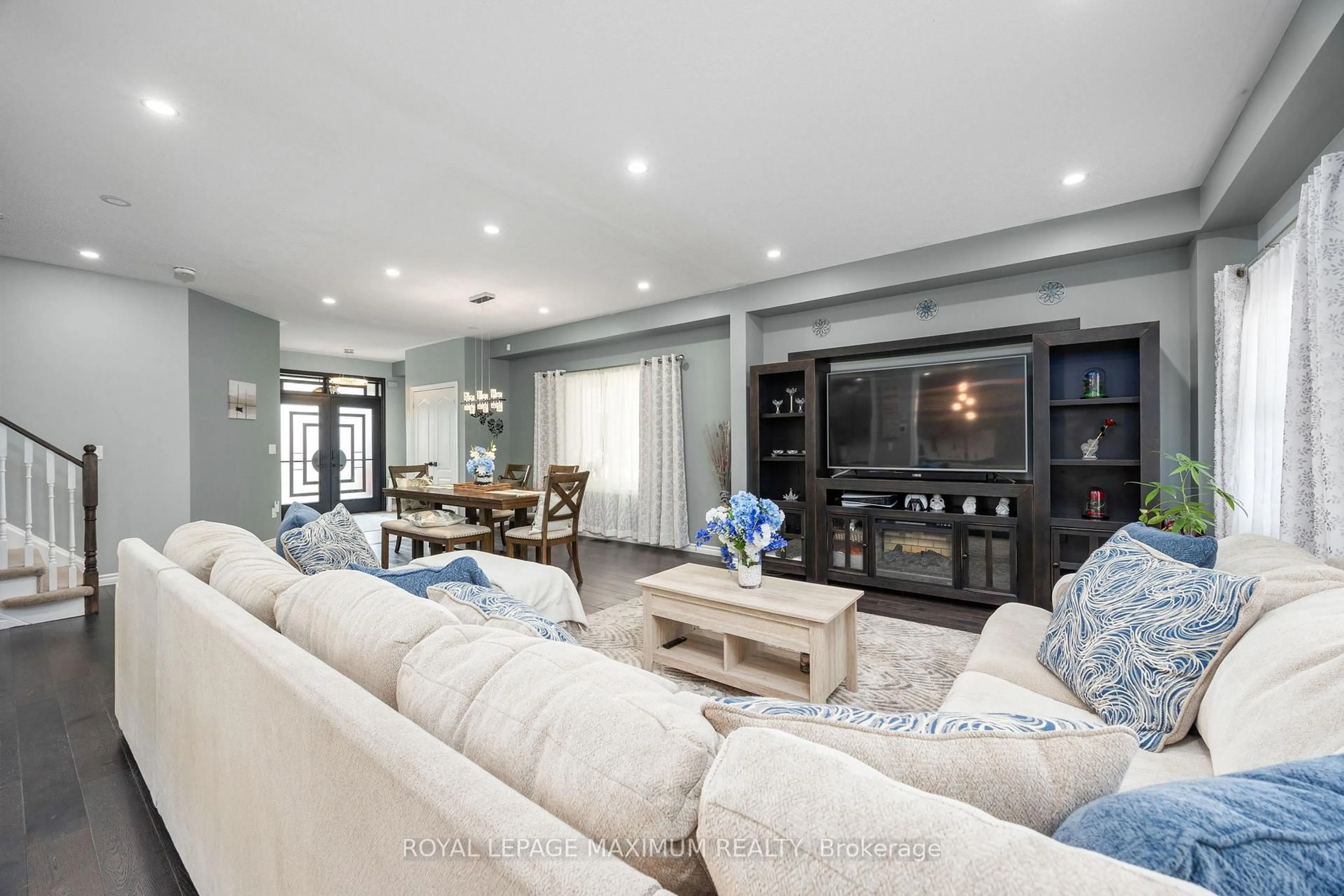 Living room with furniture, unknown for 32 Battalion Dr, Essa Ontario L0M 1B4