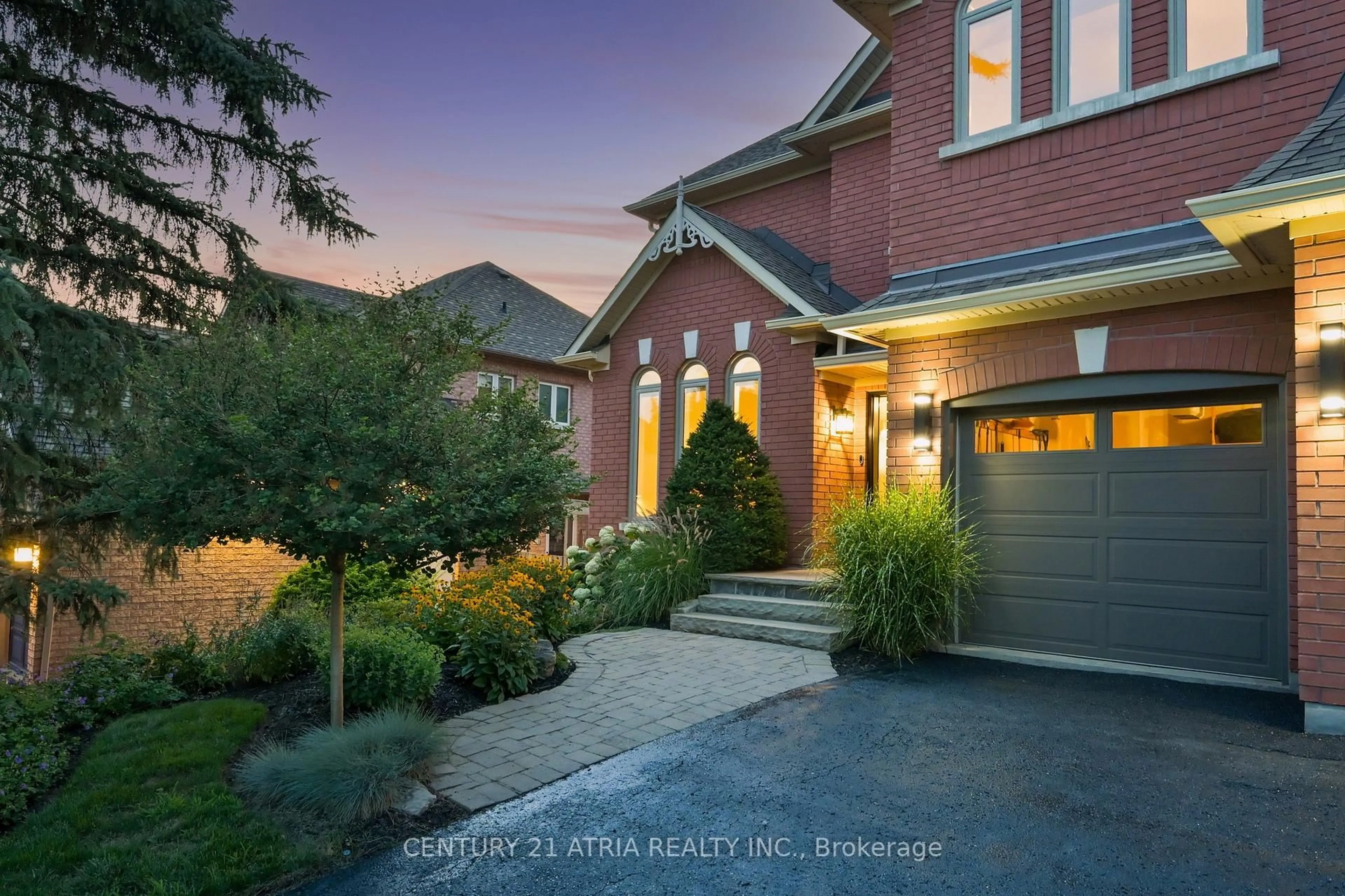 Home with brick exterior material, street for 1003 Northern Prospect Cres, Newmarket Ontario L3X 1N7
