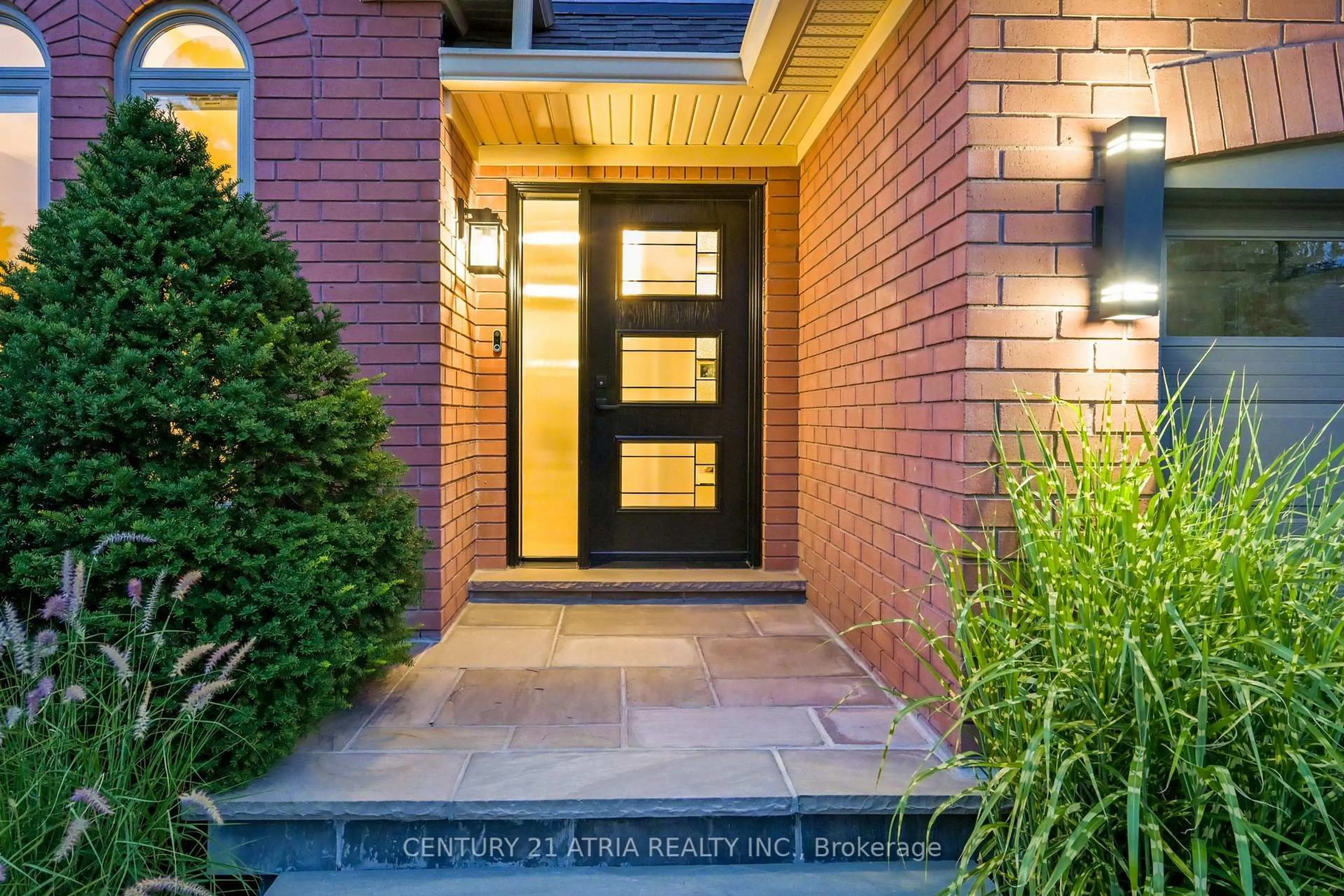 Indoor entryway for 1003 Northern Prospect Cres, Newmarket Ontario L3X 1N7