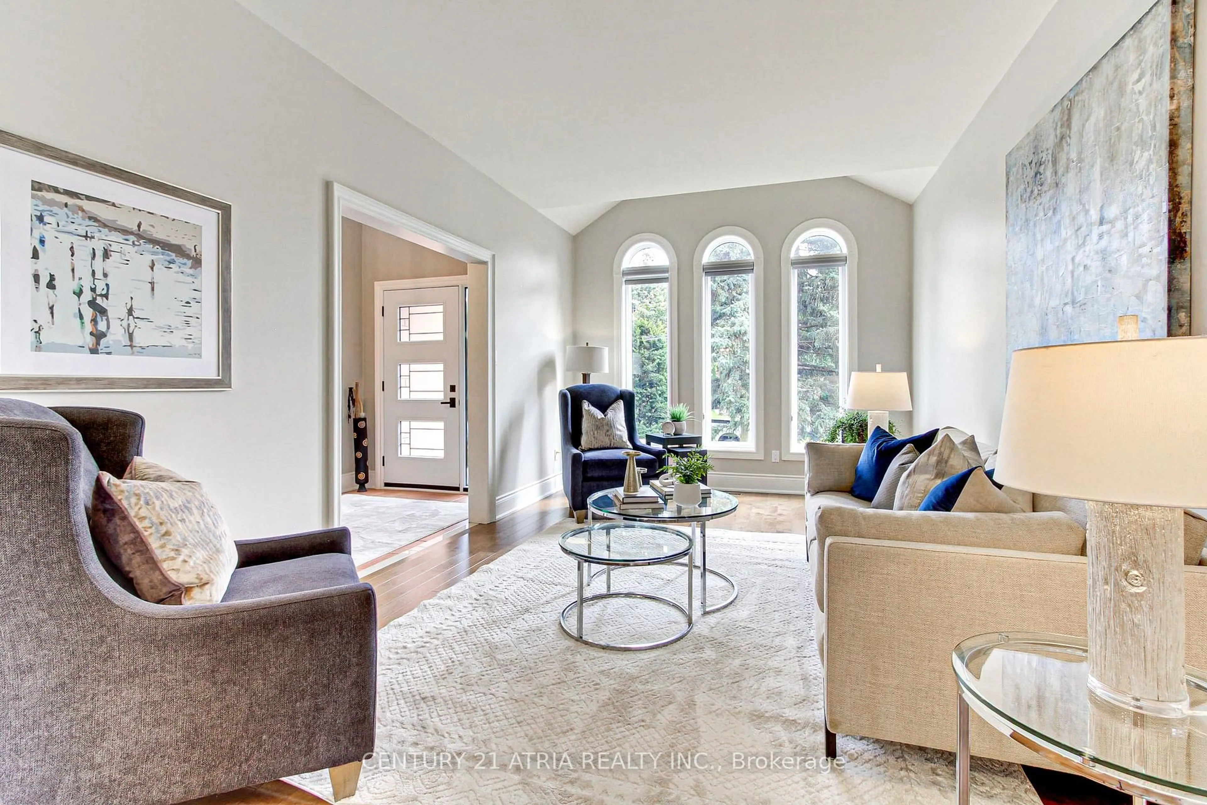 Living room with furniture, unknown for 1003 Northern Prospect Cres, Newmarket Ontario L3X 1N7