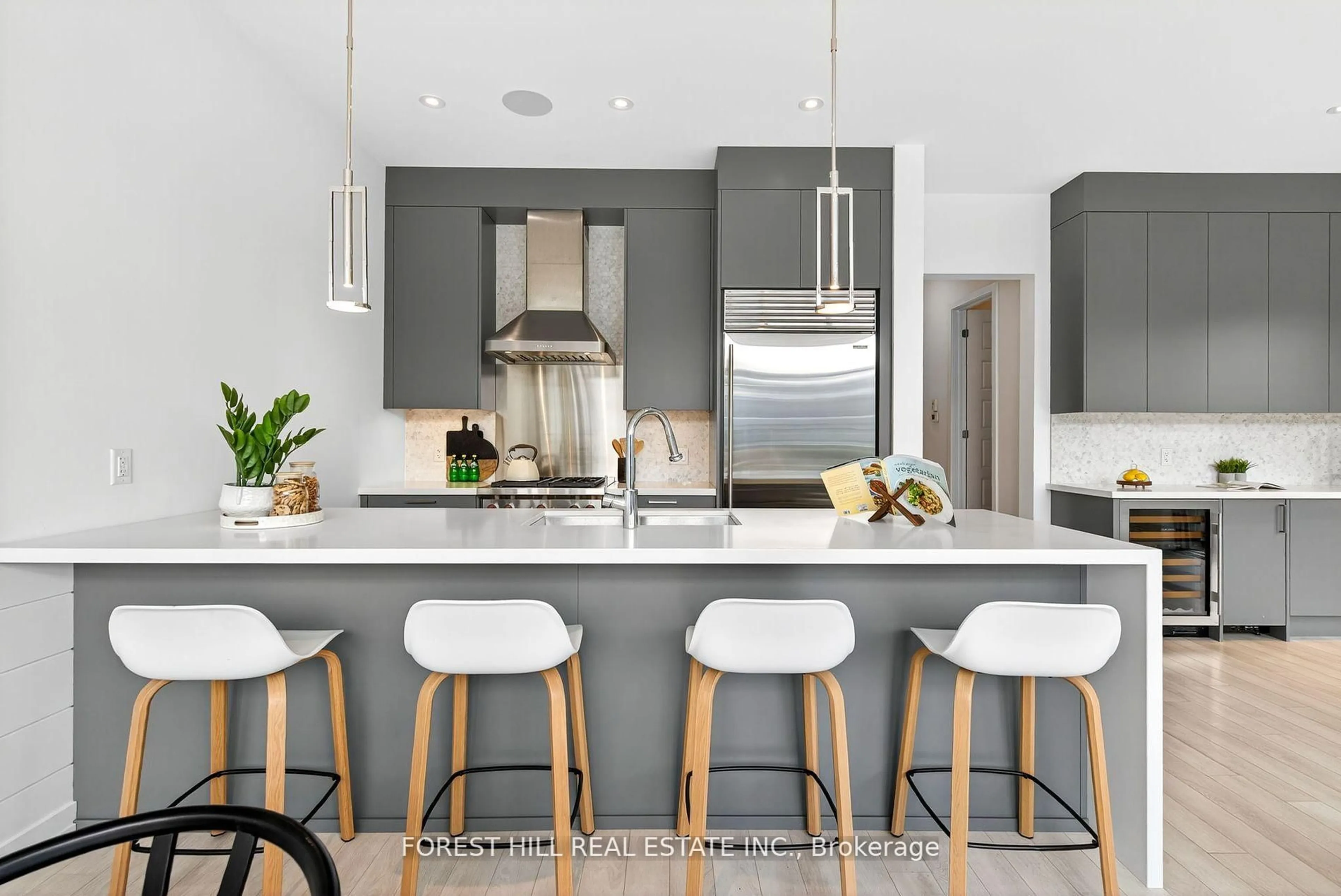 Contemporary kitchen, unknown for 3756 Ferretti Crt, Innisfil Ontario L9S 0N6