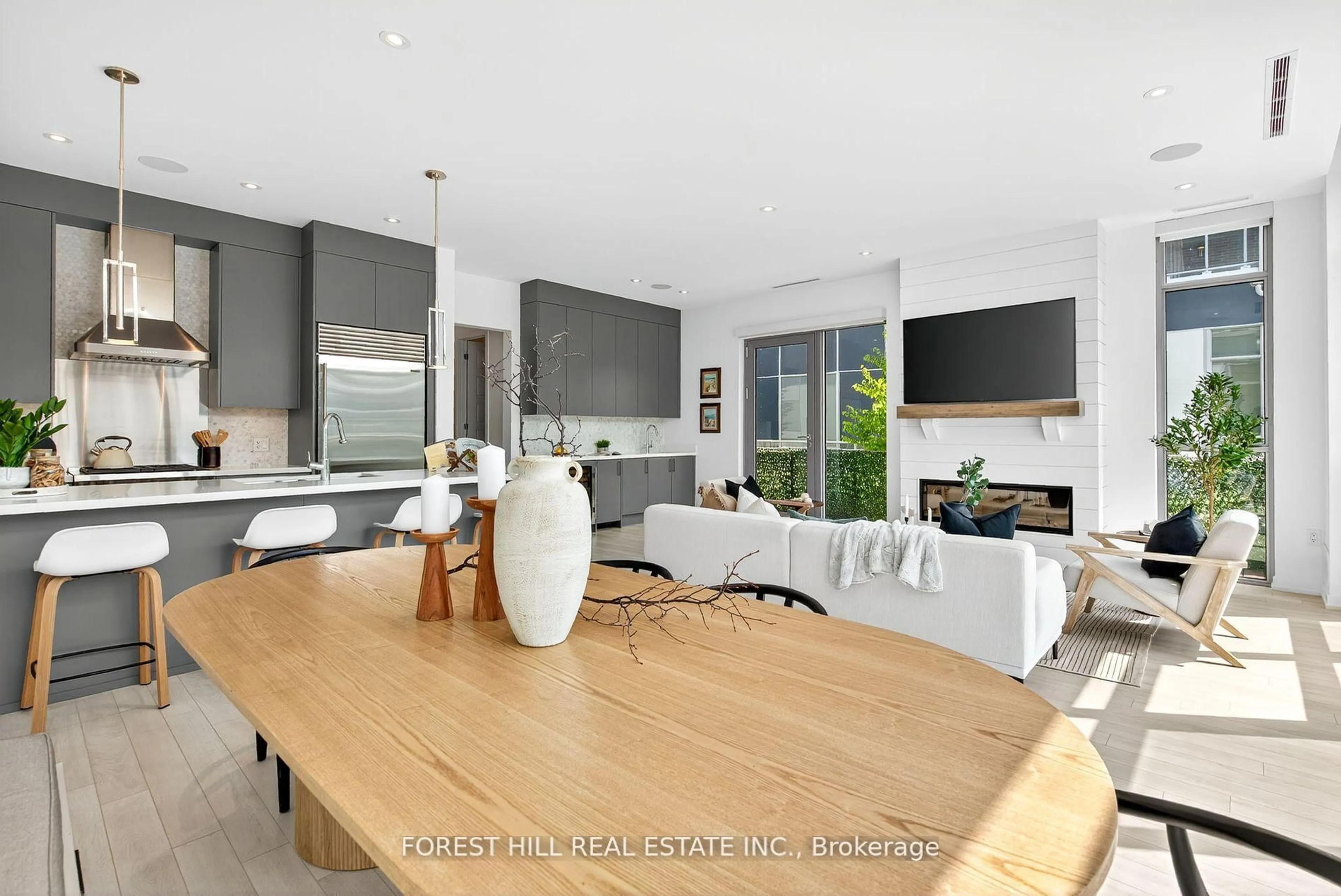 Open concept kitchen, unknown for 3756 Ferretti Crt, Innisfil Ontario L9S 0N6