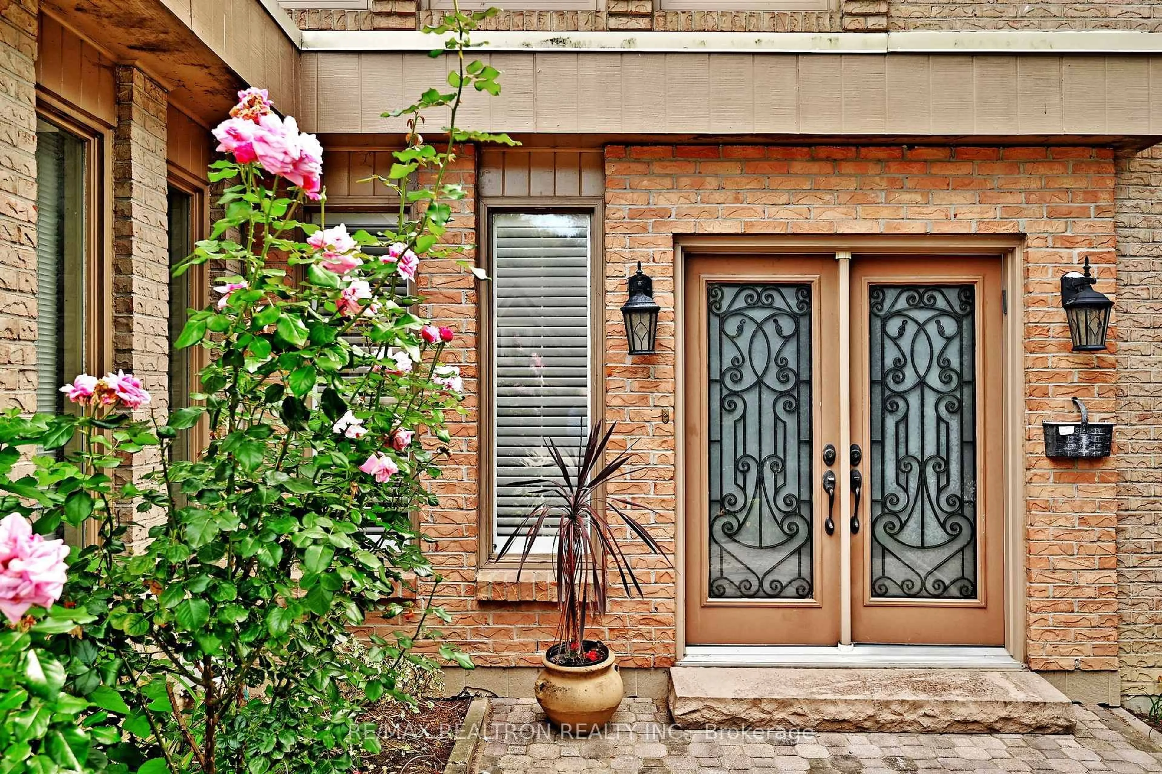Indoor entryway for 3 Whitelaw Crt, Markham Ontario L3T 5E6