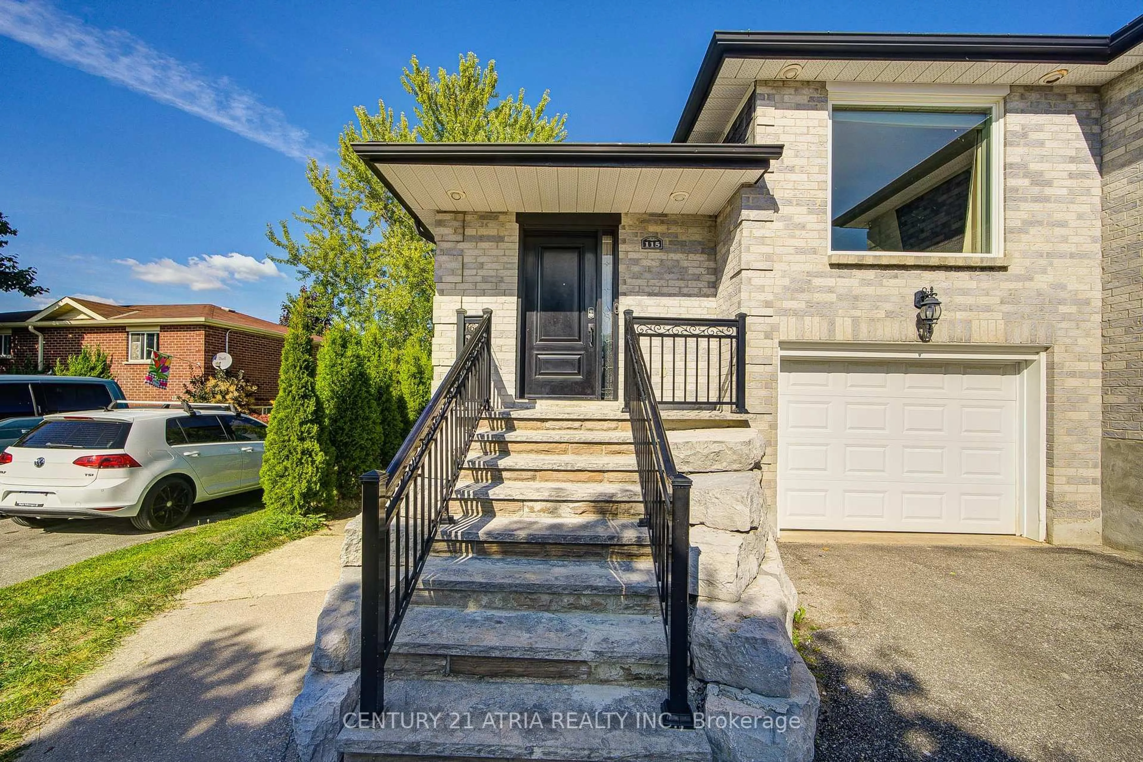 Home with brick exterior material, street for 115 Ondrey St, Bradford West Gwillimbury Ontario L3Z 2X1