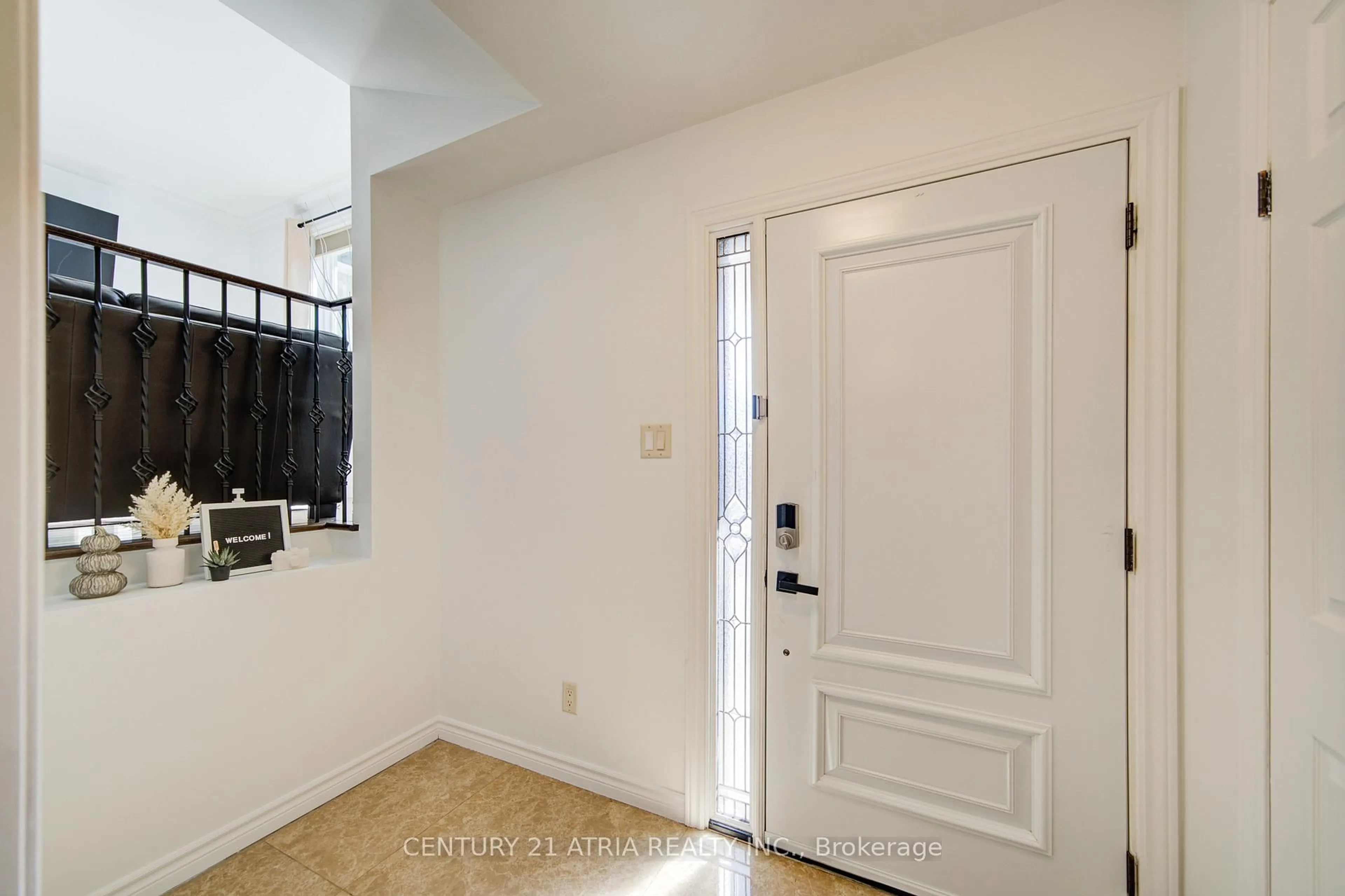 Indoor entryway for 115 Ondrey St, Bradford West Gwillimbury Ontario L3Z 2X1