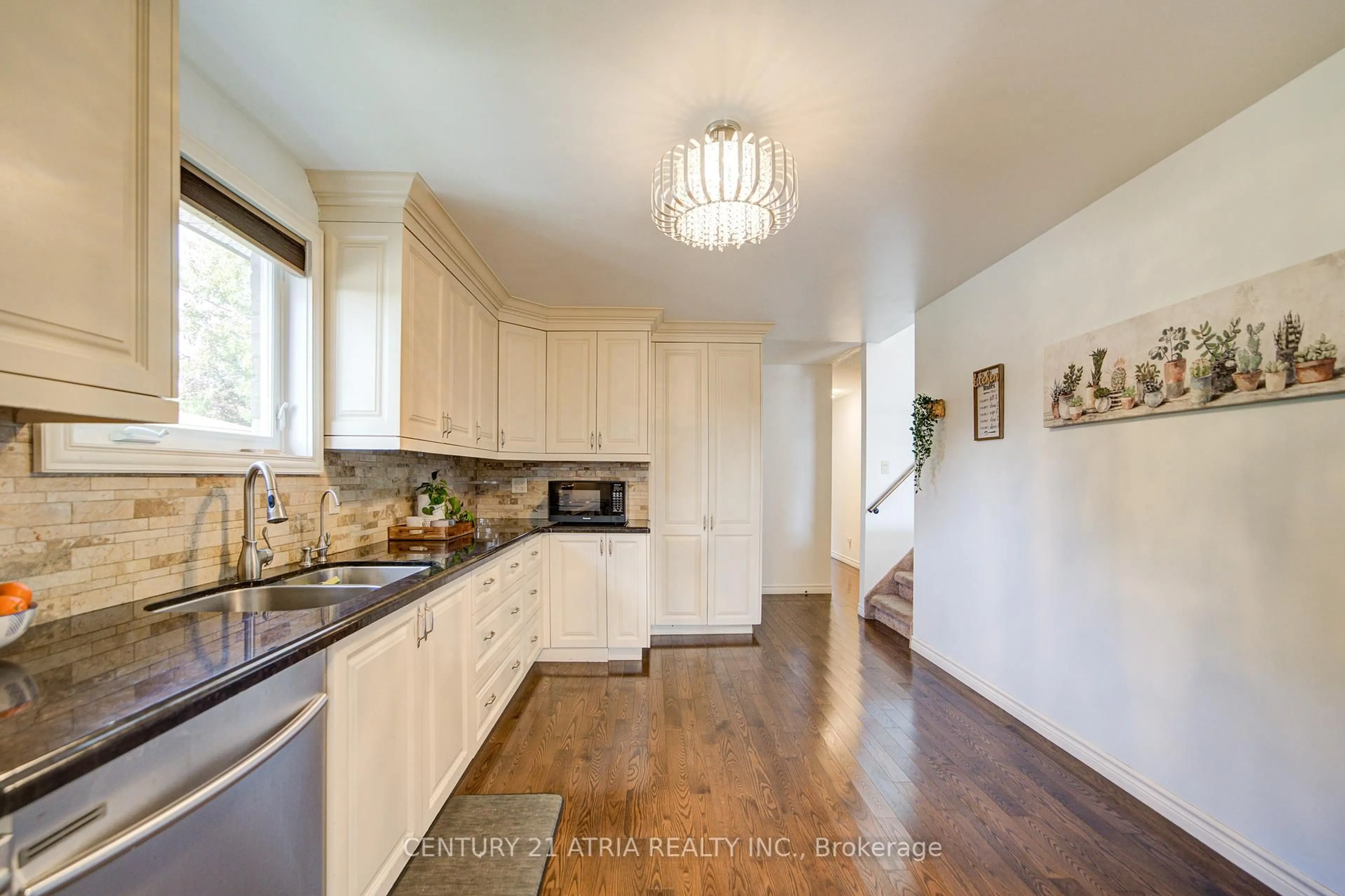 Open concept kitchen, unknown for 115 Ondrey St, Bradford West Gwillimbury Ontario L3Z 2X1