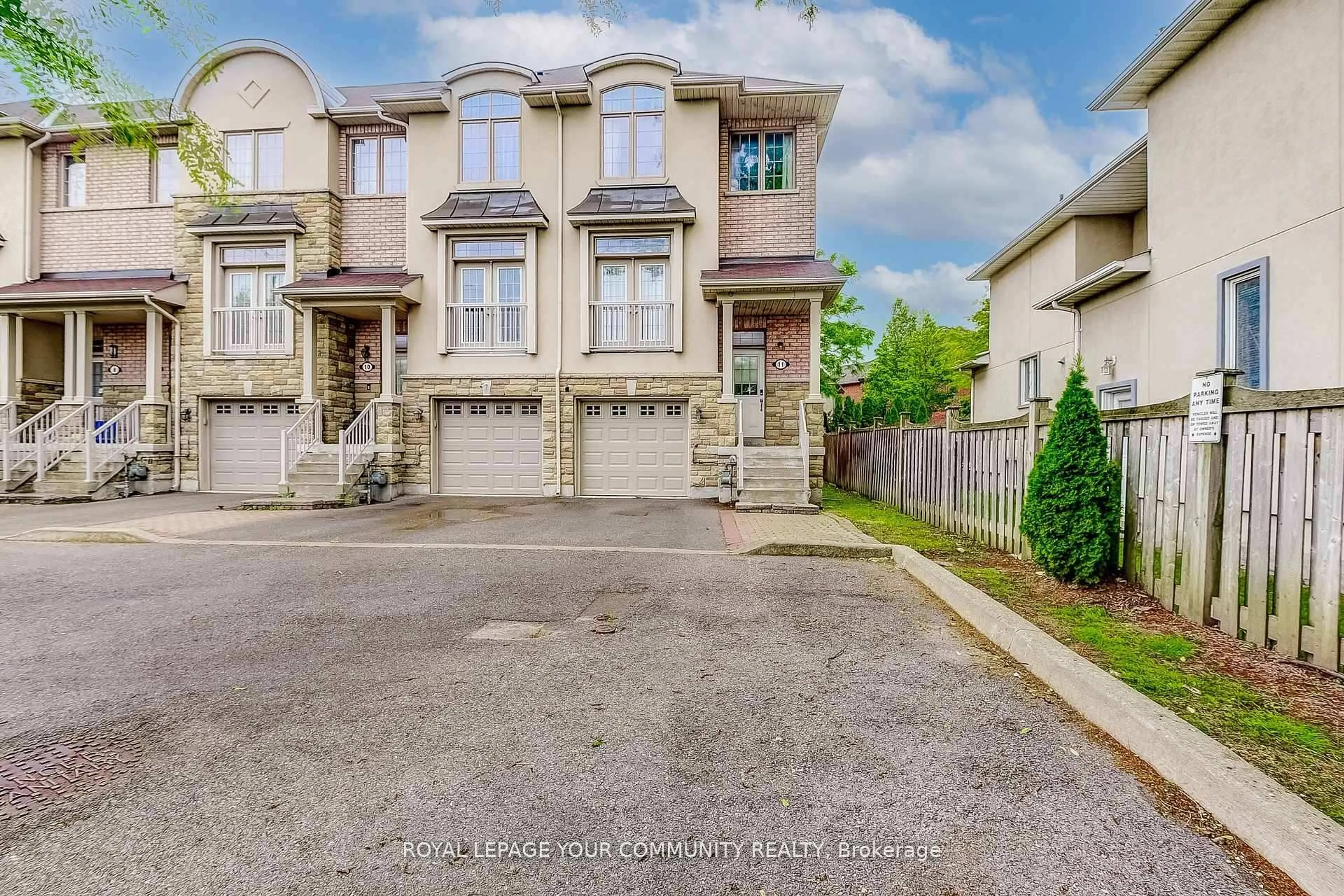 A pic from outside/outdoor area/front of a property/back of a property/a pic from drone, street for 9205 Bathurst St #11, Richmond Hill Ontario L4C 0V9