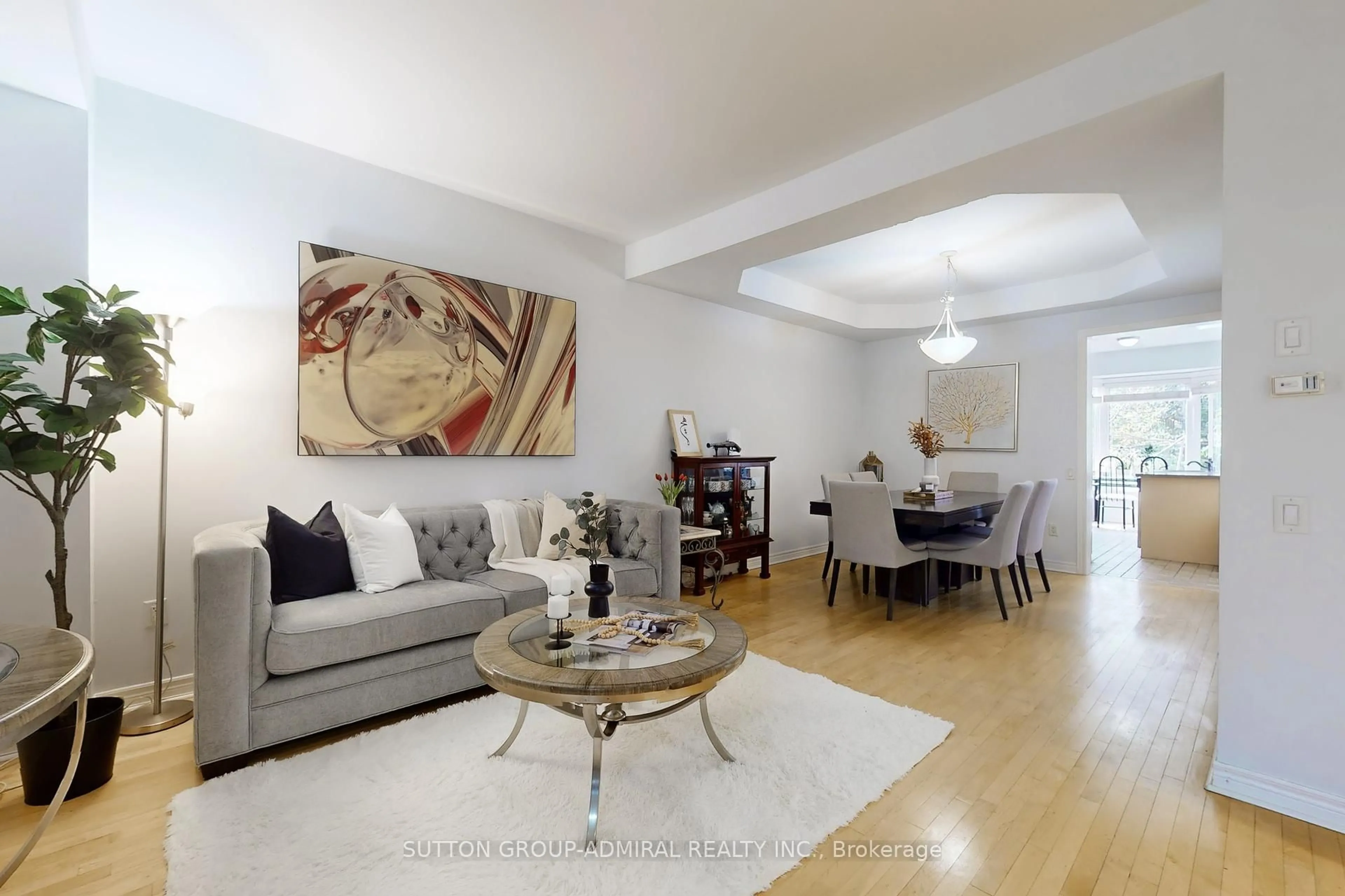 Living room with furniture, unknown for 76 Westbury Crt, Richmond Hill Ontario L4S 2L2