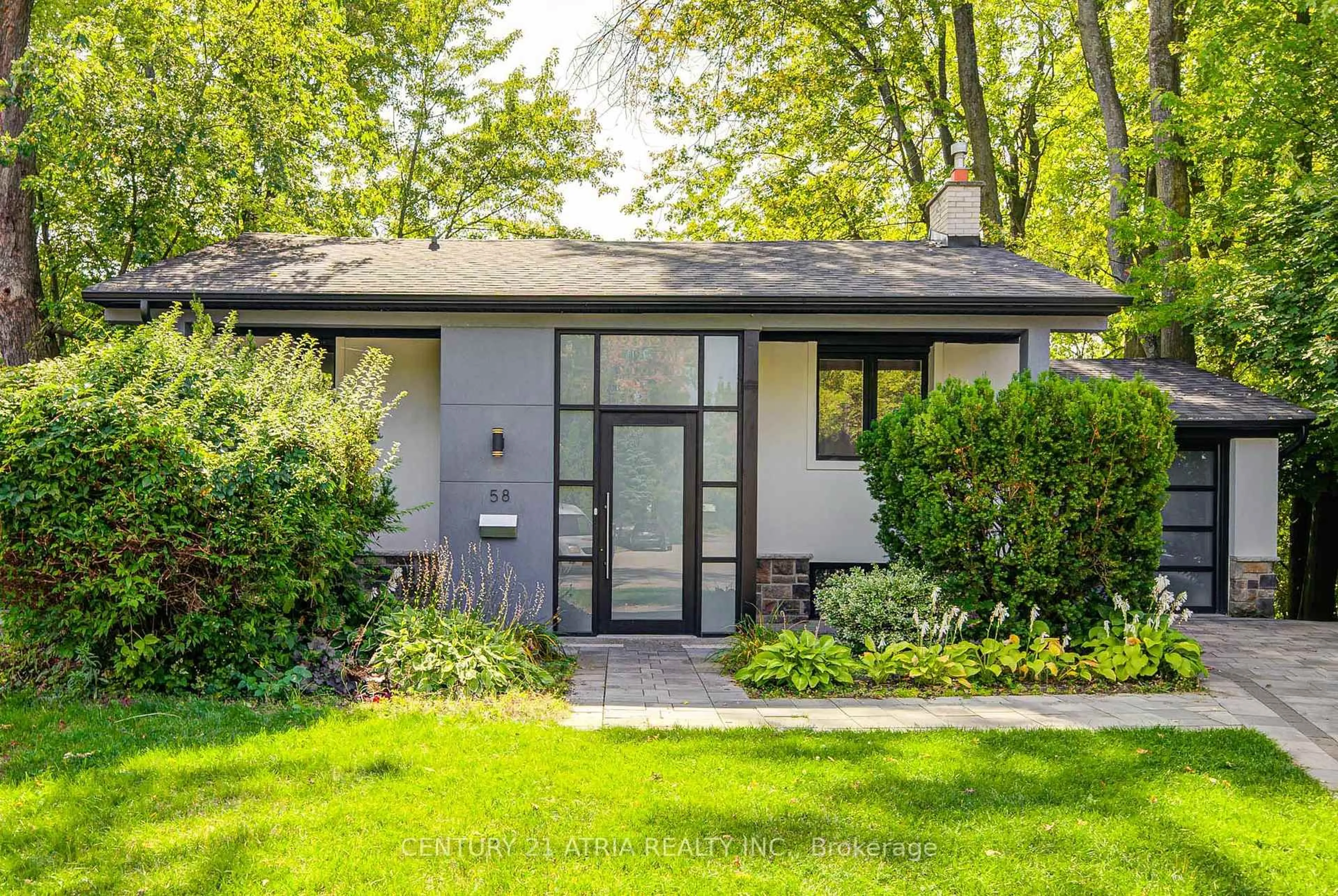 Home with brick exterior material, street for 58 Lawnwood Crt, Richmond Hill Ontario L4C 4T2