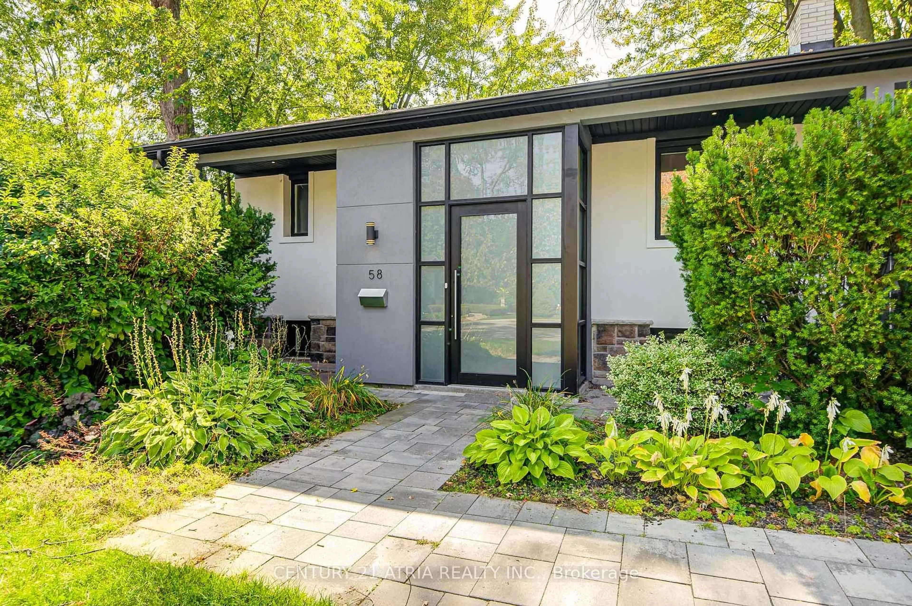 Home with brick exterior material, street for 58 Lawnwood Crt, Richmond Hill Ontario L4C 4T2