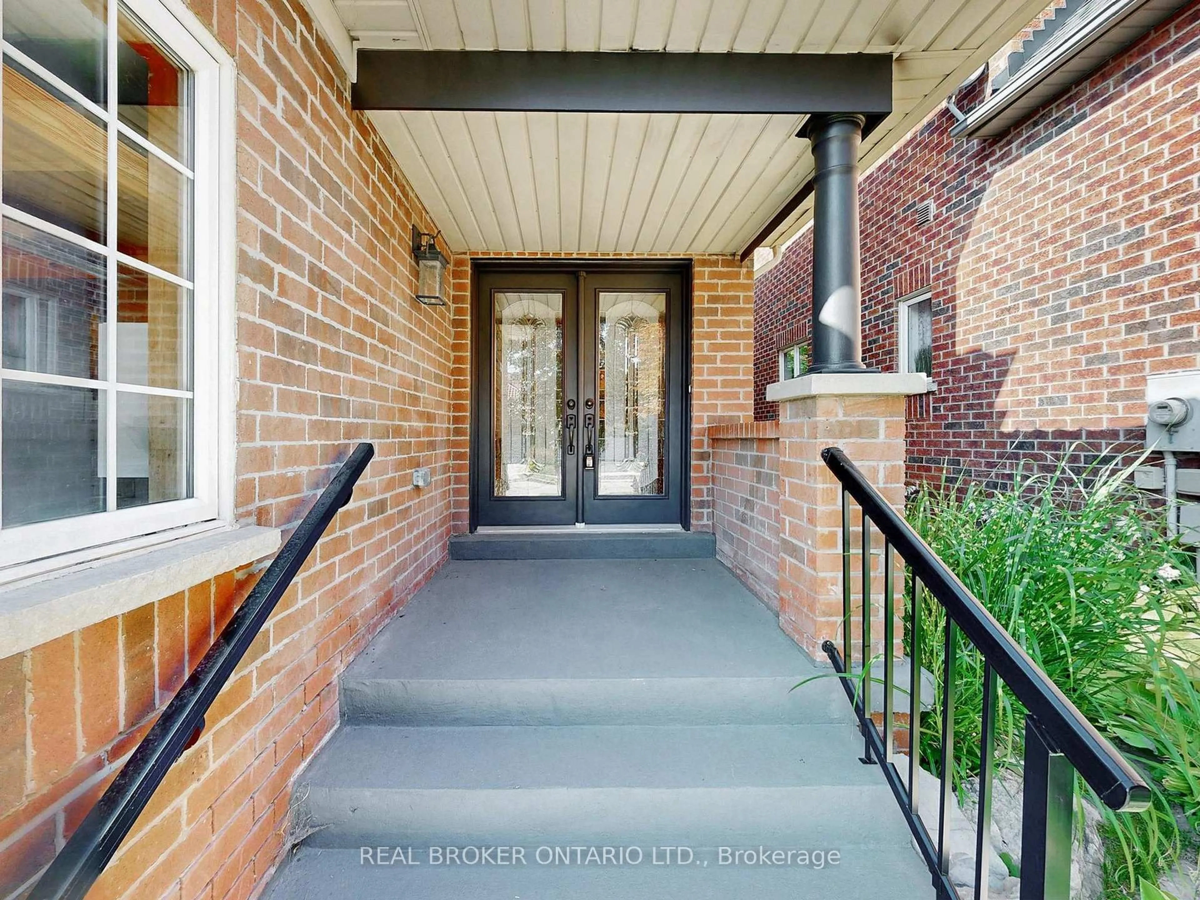 Unknown for 801 Colter St, Newmarket Ontario L3X 2V2